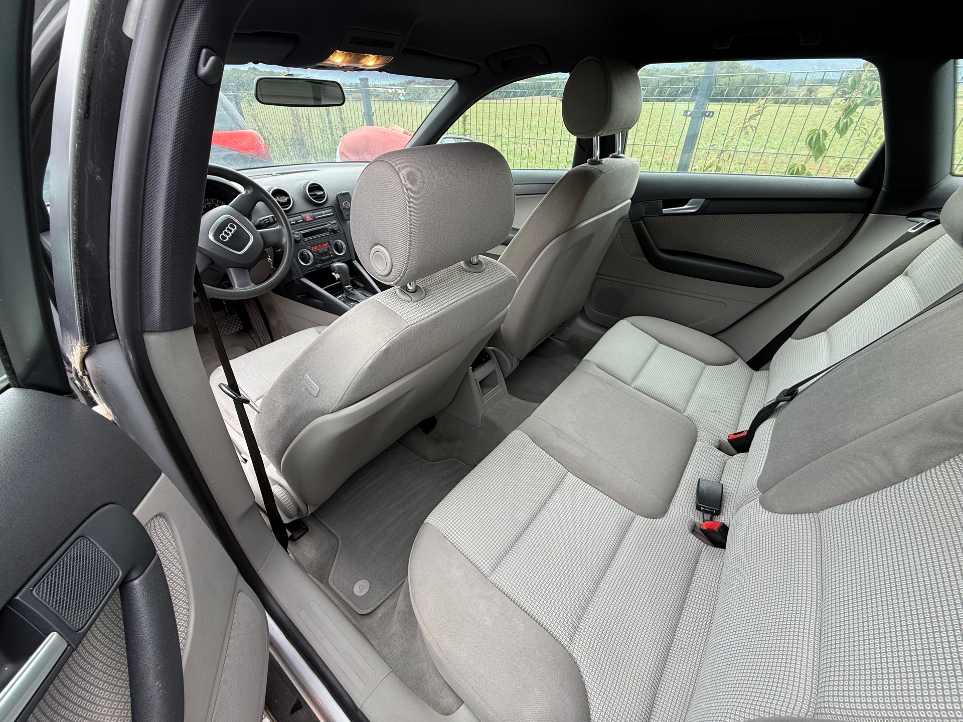 AUDI A3 Sportback 2.0 FSI Ambition-image-8