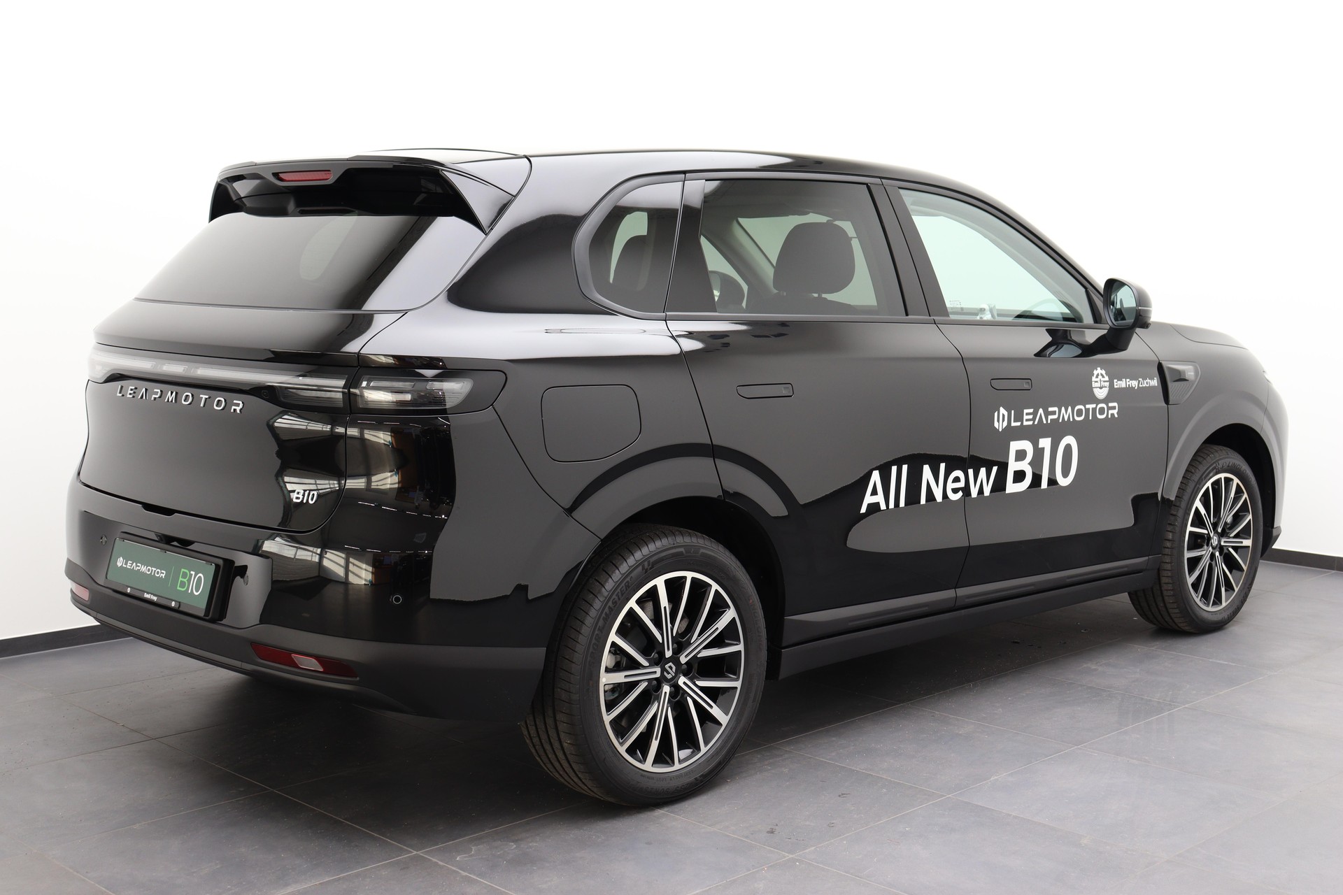 LEAPMOTOR B10 1.5 Hybrid EV-showroom-element-3