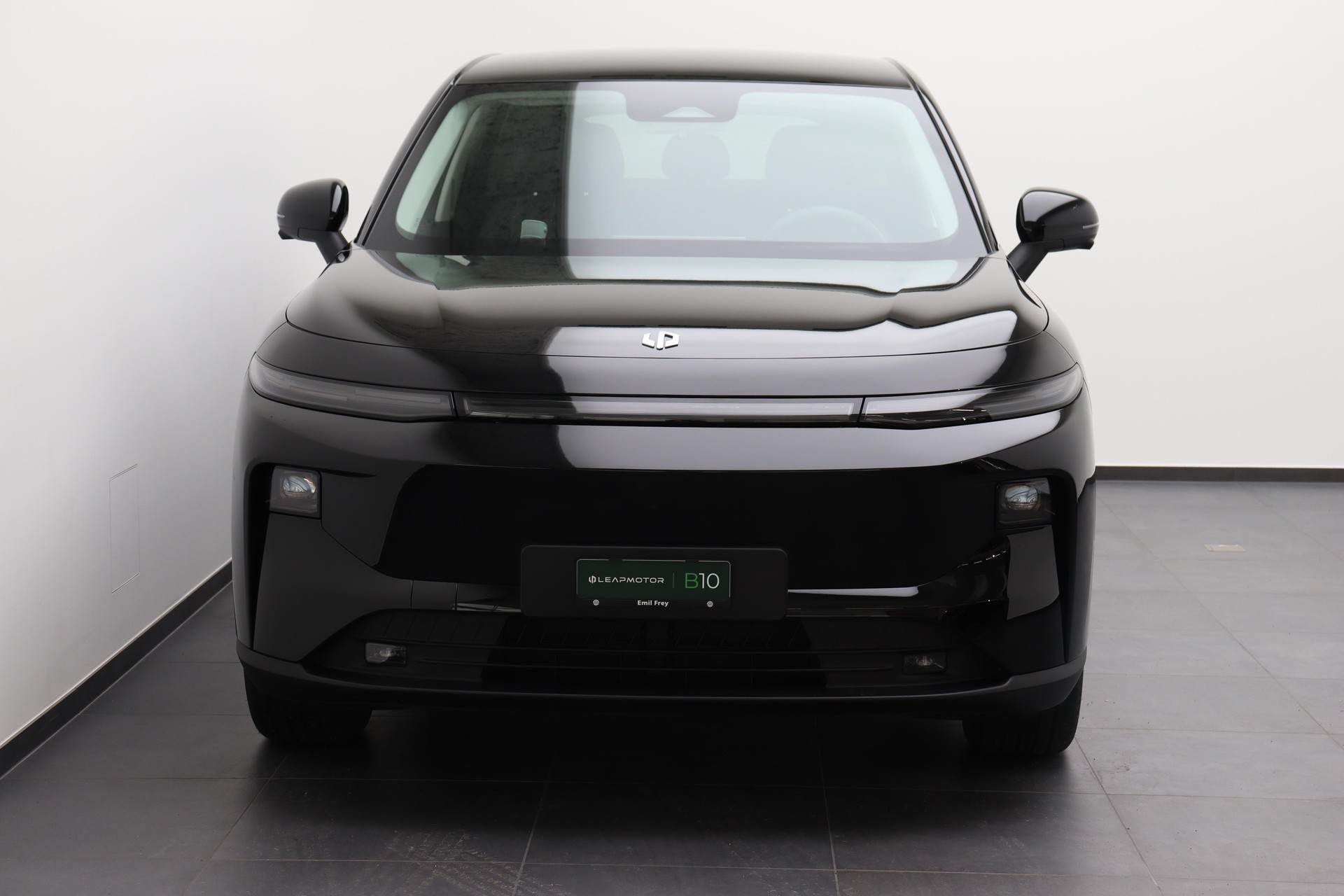 LEAPMOTOR B10 1.5 Hybrid EV-showroom-element-2