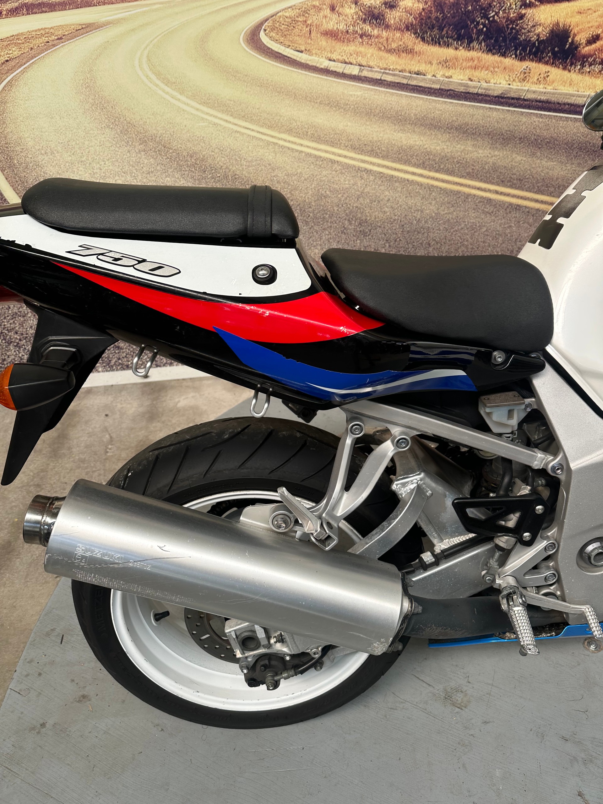 SUZUKI GSX-R 750 W Y I.E.-image-9