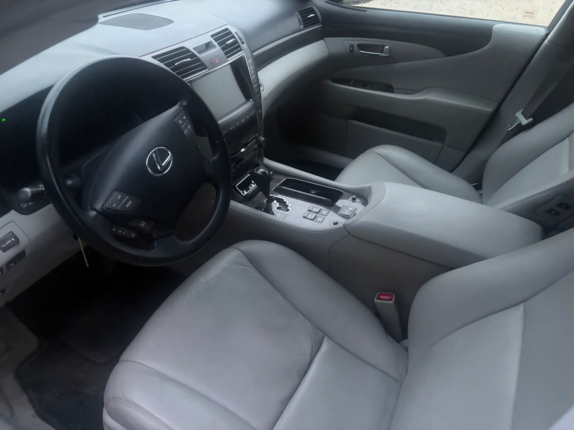 LEXUS LS 600h L 5.0 V8 AWD Automatic-image-1