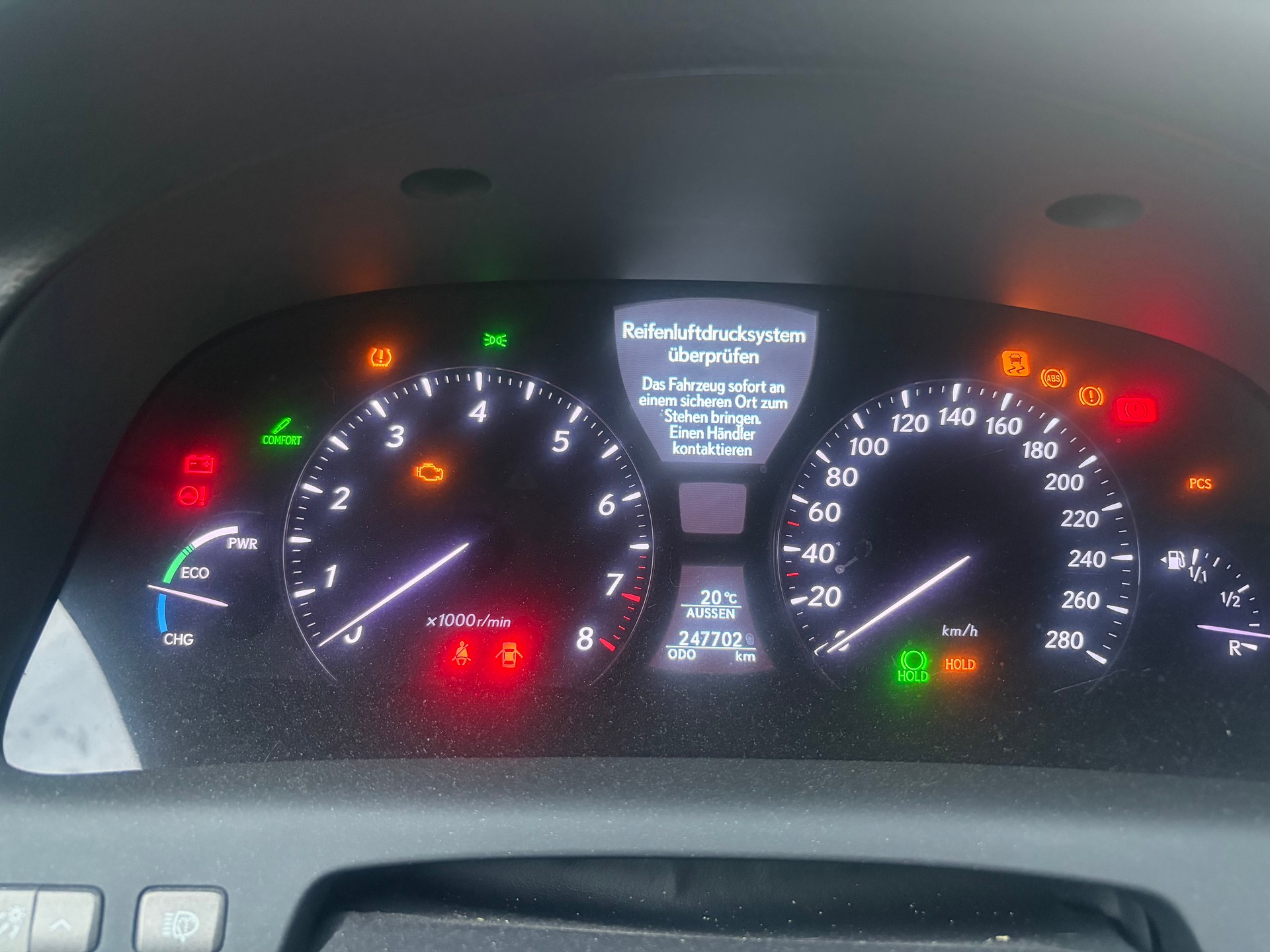 LEXUS LS 600h L 5.0 V8 AWD Automatic-image-3
