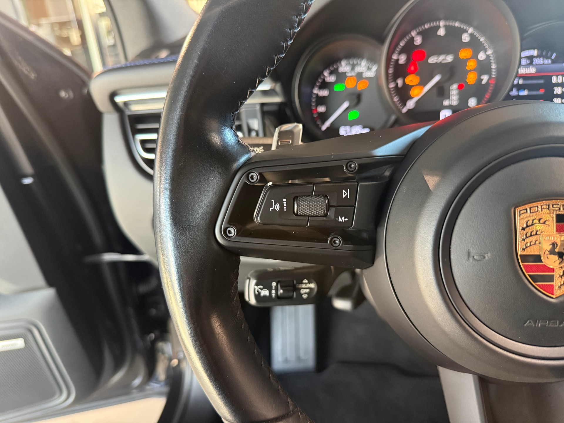 PORSCHE Macan GTS PDK-image-15