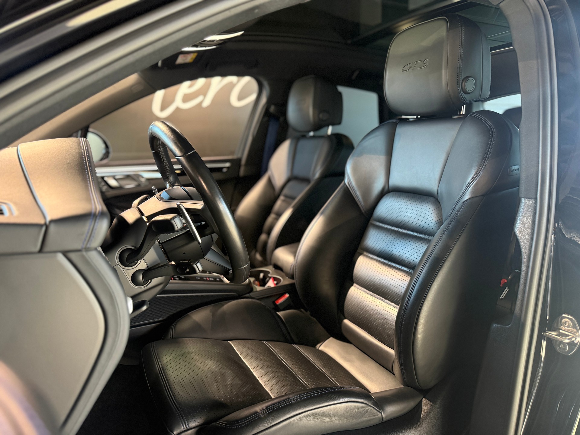 PORSCHE Macan GTS PDK-image-7
