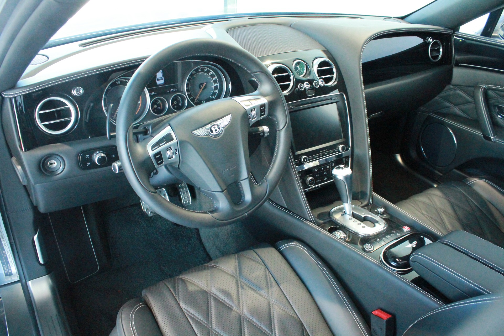 BENTLEY Flying Spur 6.0-showroom-element-3