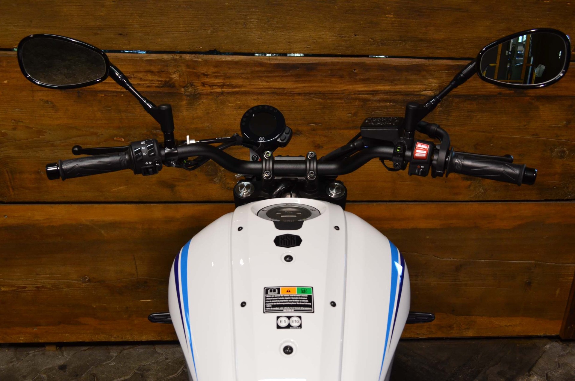 YAMAHA XSR 700-image-2