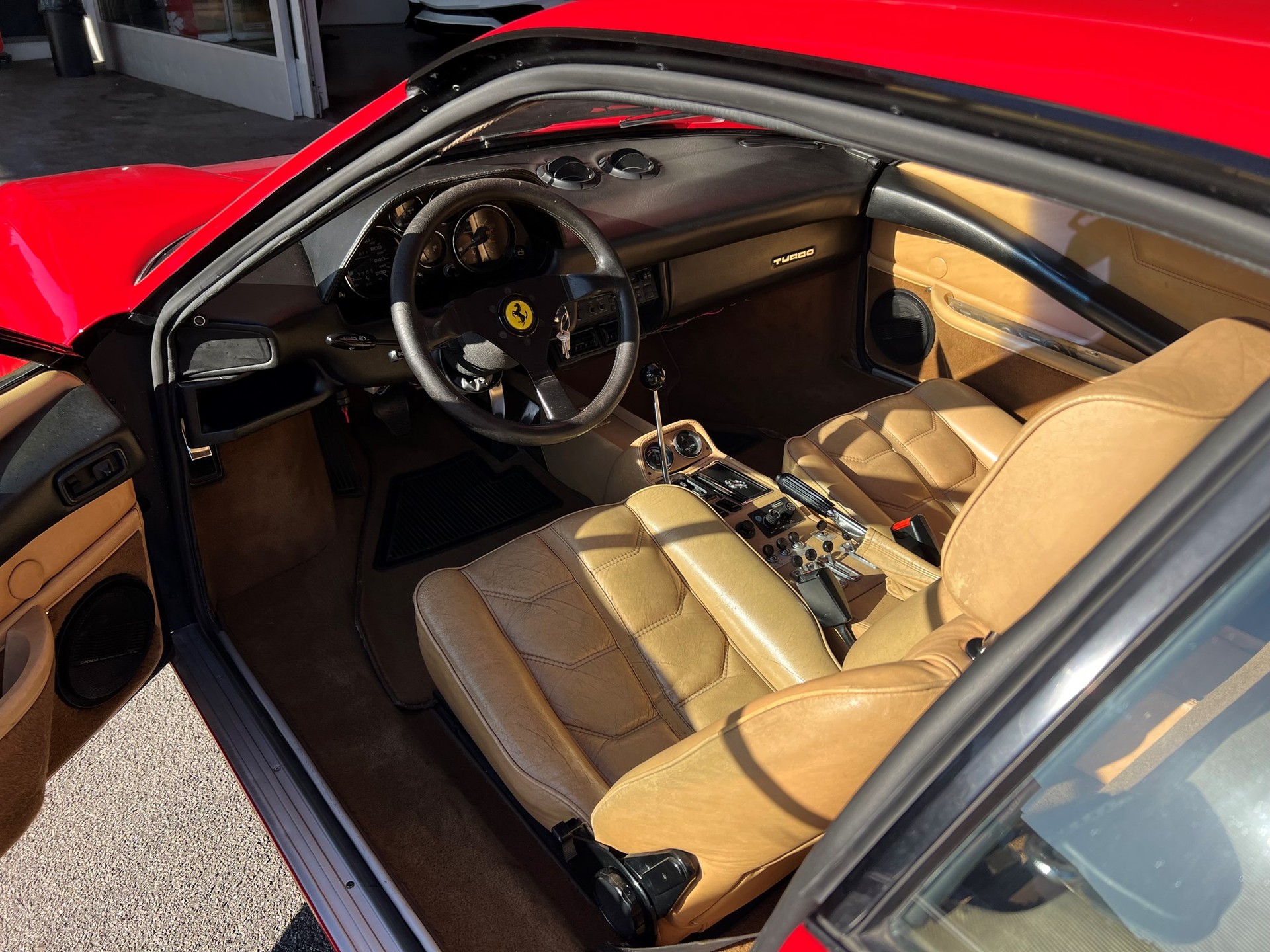 FERRARI 208 GTBTurbo-showroom-element-3