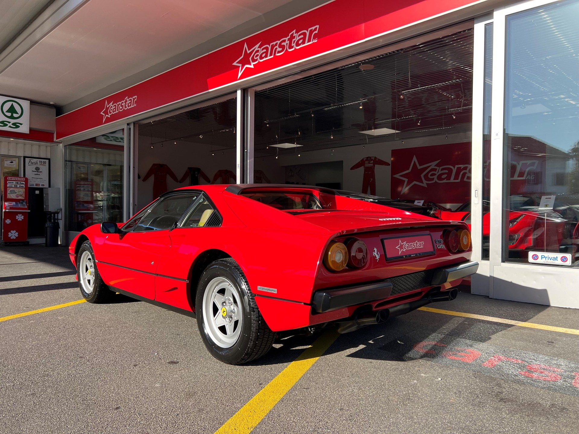 FERRARI 208 GTBTurbo-showroom-element-2