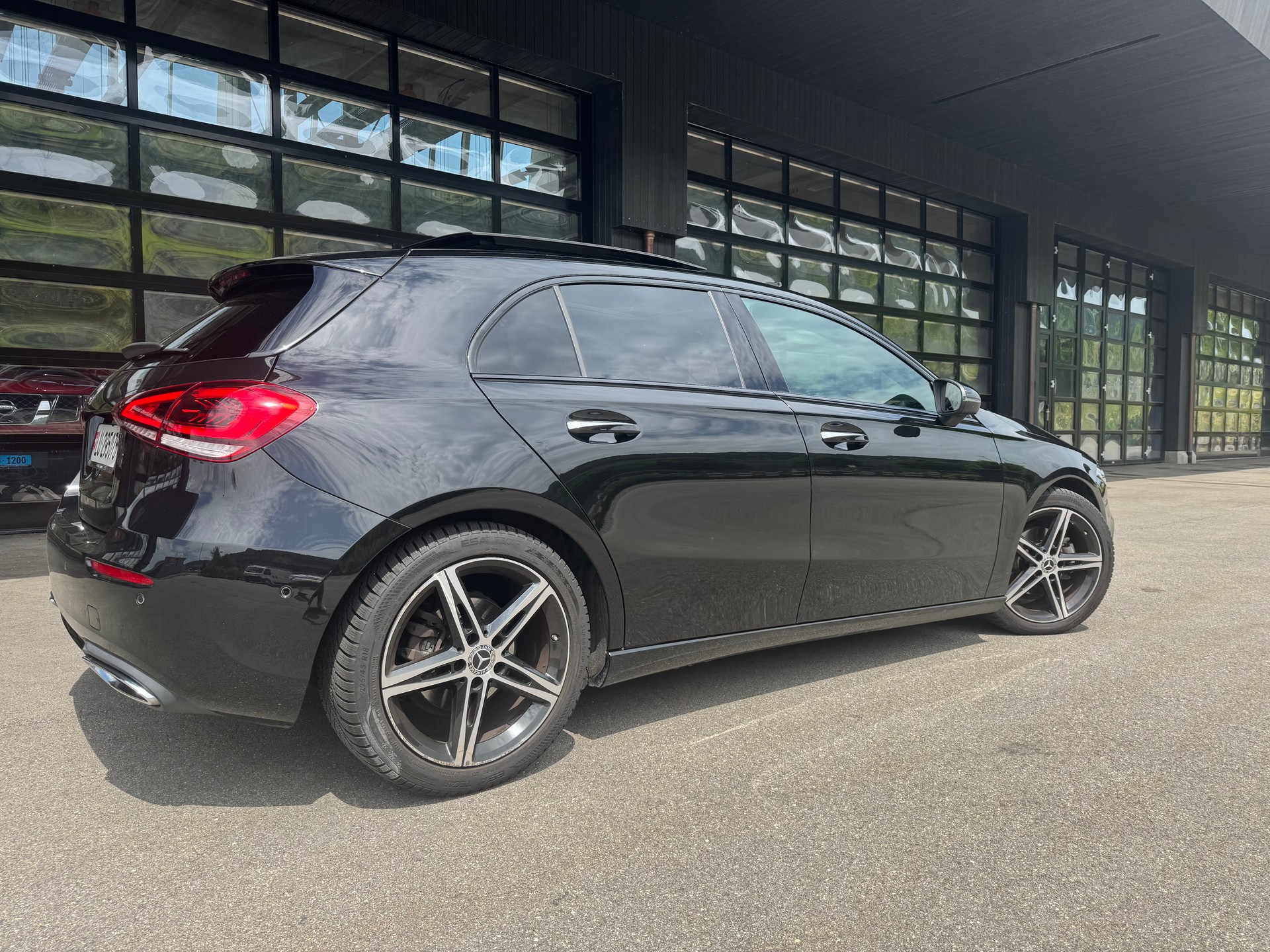 MERCEDES-BENZ A 180 AMG Line*CH Auto*Panoramadach*Elekt.Sitze*Gratis Service* frisch MFK* Volltank*-image-4