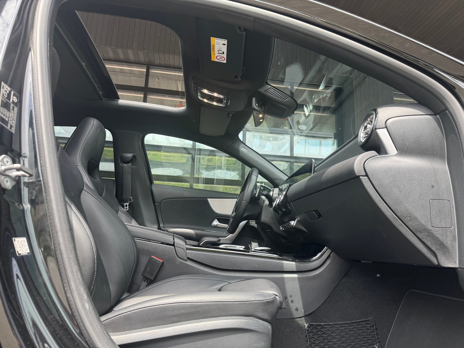 MERCEDES-BENZ A 180 AMG Line*CH Auto*Panoramadach*Elekt.Sitze*Gratis Service* frisch MFK* Volltank*-image-12