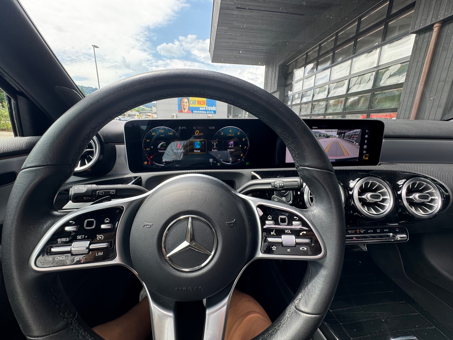 MERCEDES-BENZ A 180 AMG Line*CH Auto*Panoramadach*Elekt.Sitze*Gratis Service* frisch MFK* Volltank*-image-13