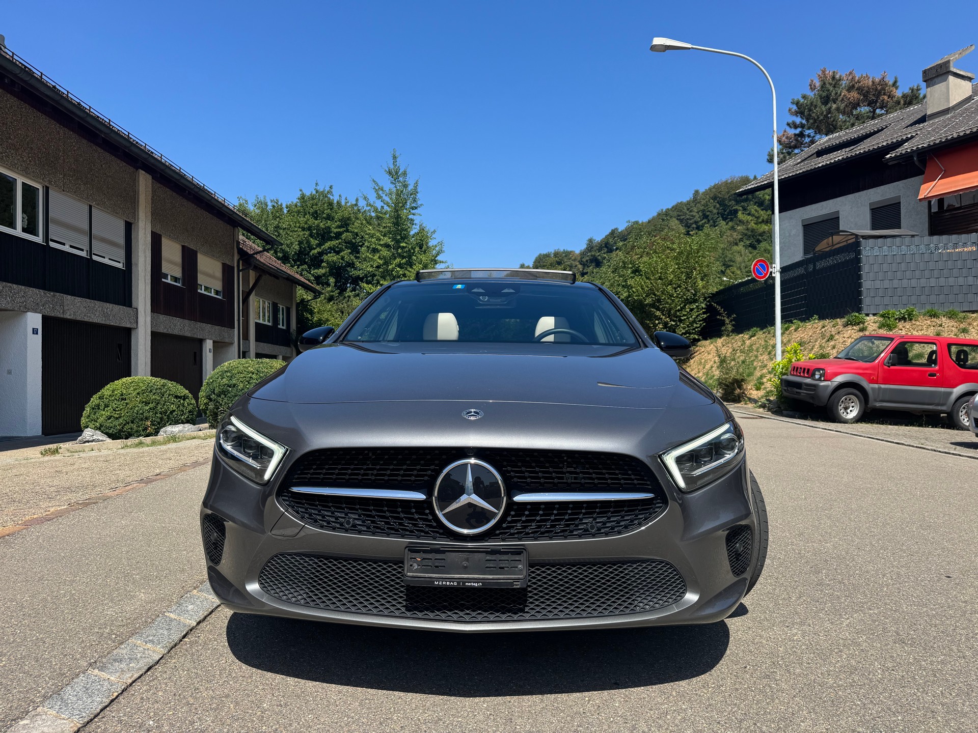 MERCEDES-BENZ A250 AMG*AHK*Sitzheizung&Kühlung*360Kamera*Keyless Go*8-fach bereift*Panoramadach*218PS*-image-6