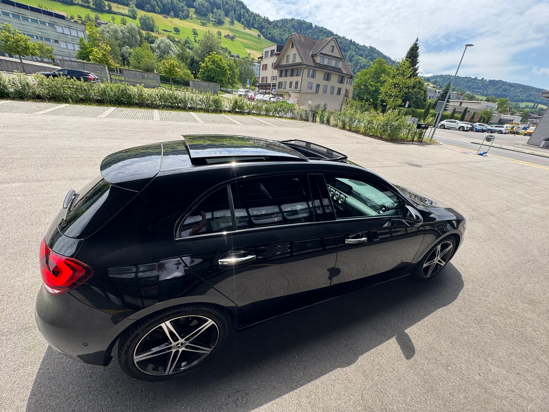 MERCEDES-BENZ A 180 AMG Line*CH Auto*Panoramadach*Elekt.Sitze*Gratis Service* frisch MFK* Volltank*-image-7