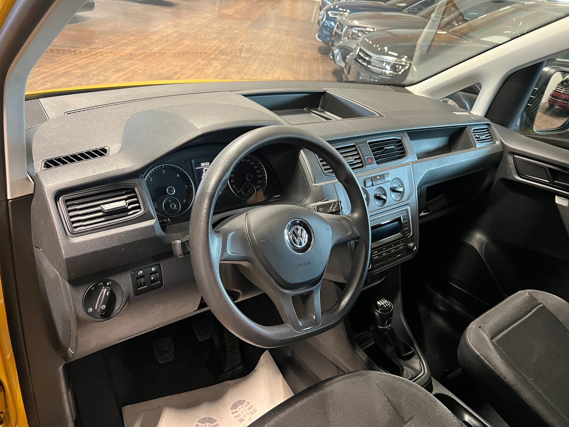VW Caddy 2.0TDI BlueMotion Technology-image-9