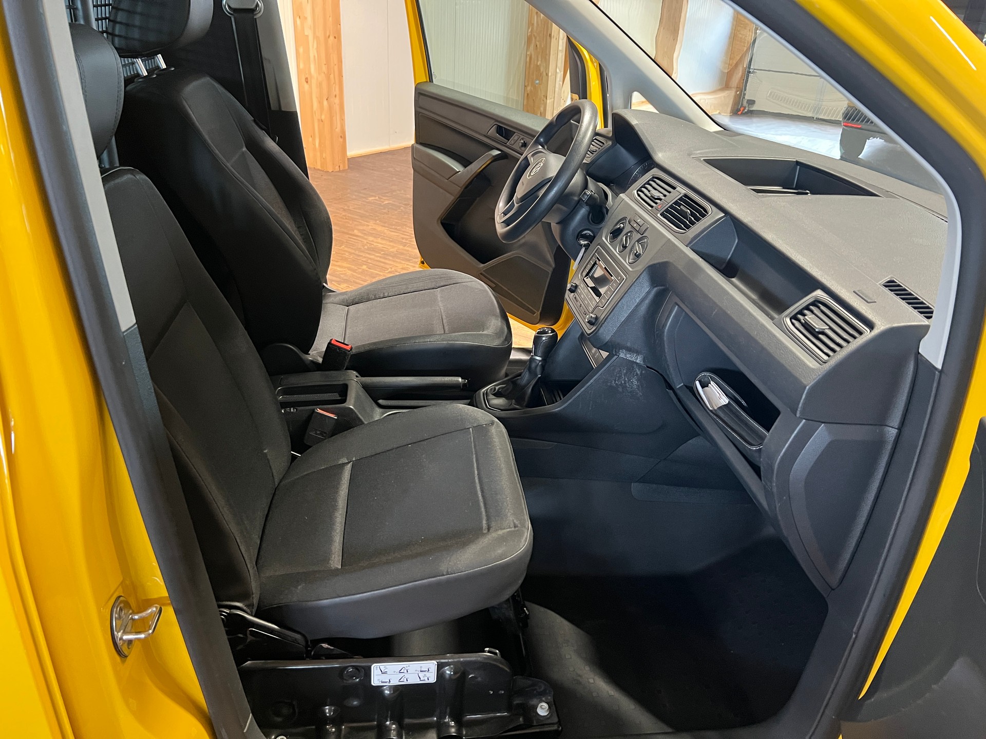 VW Caddy 2.0TDI BlueMotion Technology-image-11
