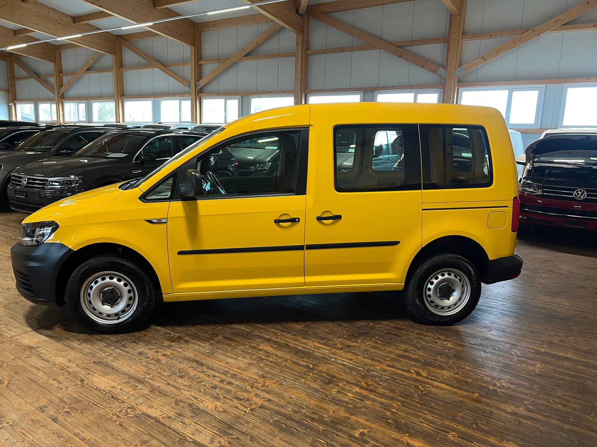 VW Caddy 2.0TDI BlueMotion Technology-image-7