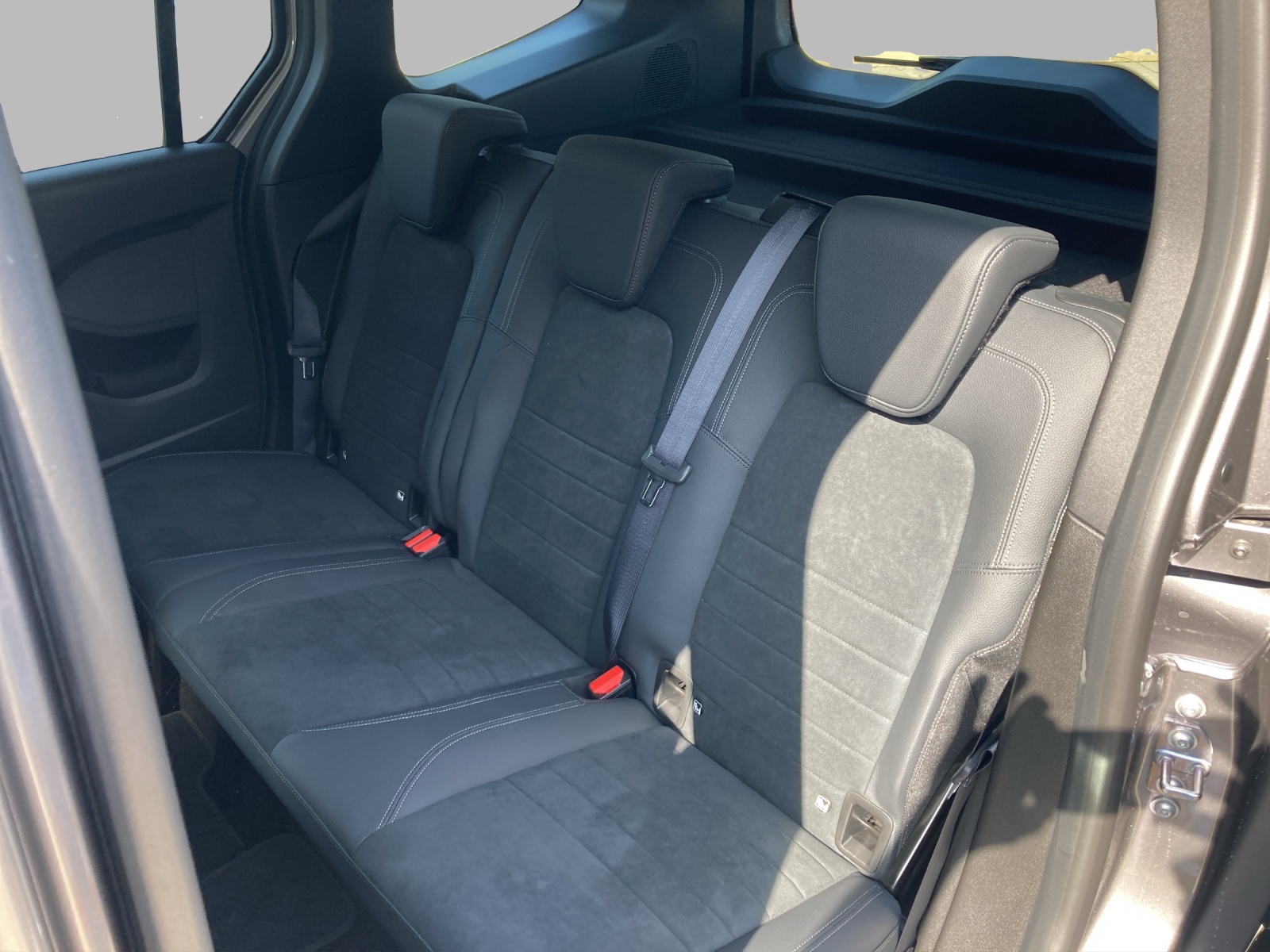 MERCEDES-BENZ T-Klasse 180 d Style S Automat-image-10
