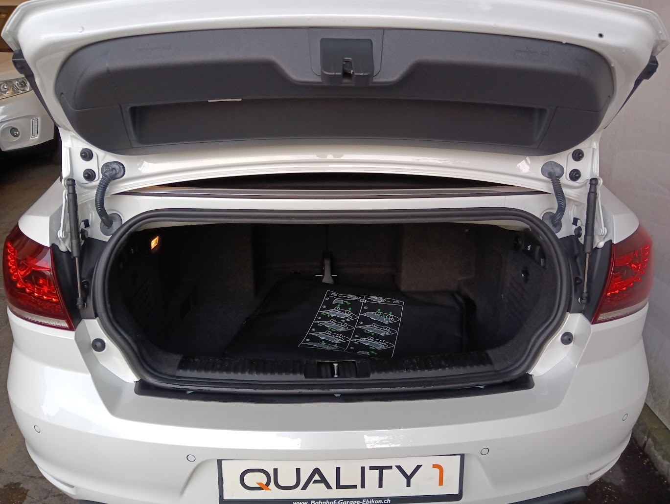 VW Golf Cabrio 2.0 TSI GTI DSG-image-6