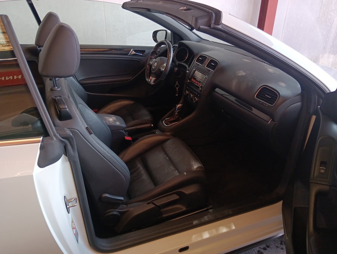 VW Golf Cabrio 2.0 TSI GTI DSG-image-11