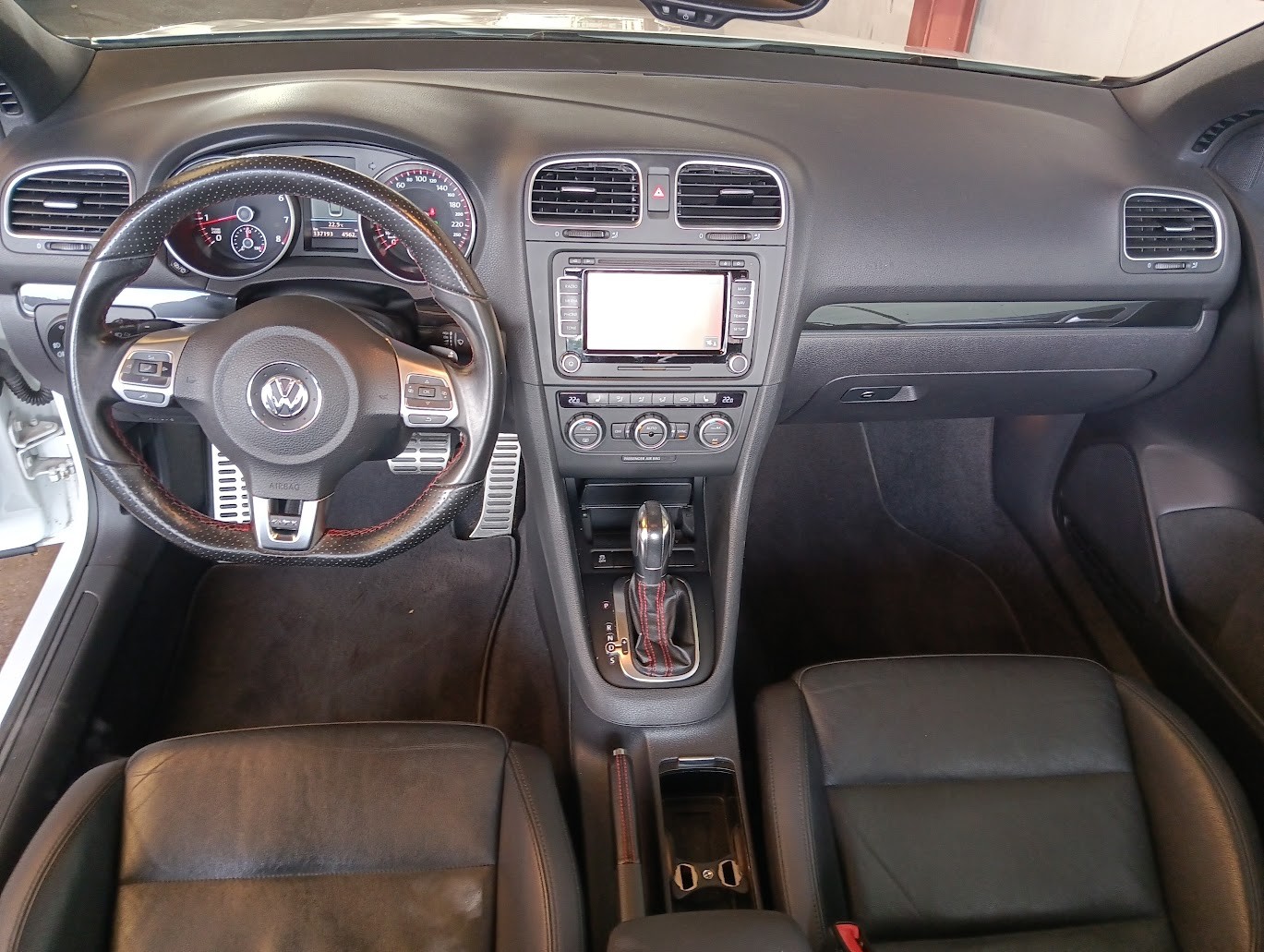 VW Golf Cabrio 2.0 TSI GTI DSG-image-10