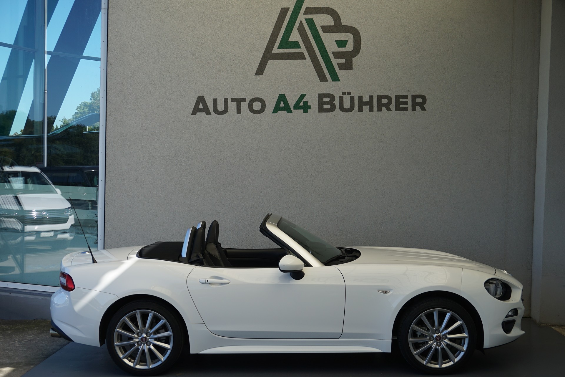 FIAT 124 Spider 1.4 TB Lusso Automat 140PS-image-9