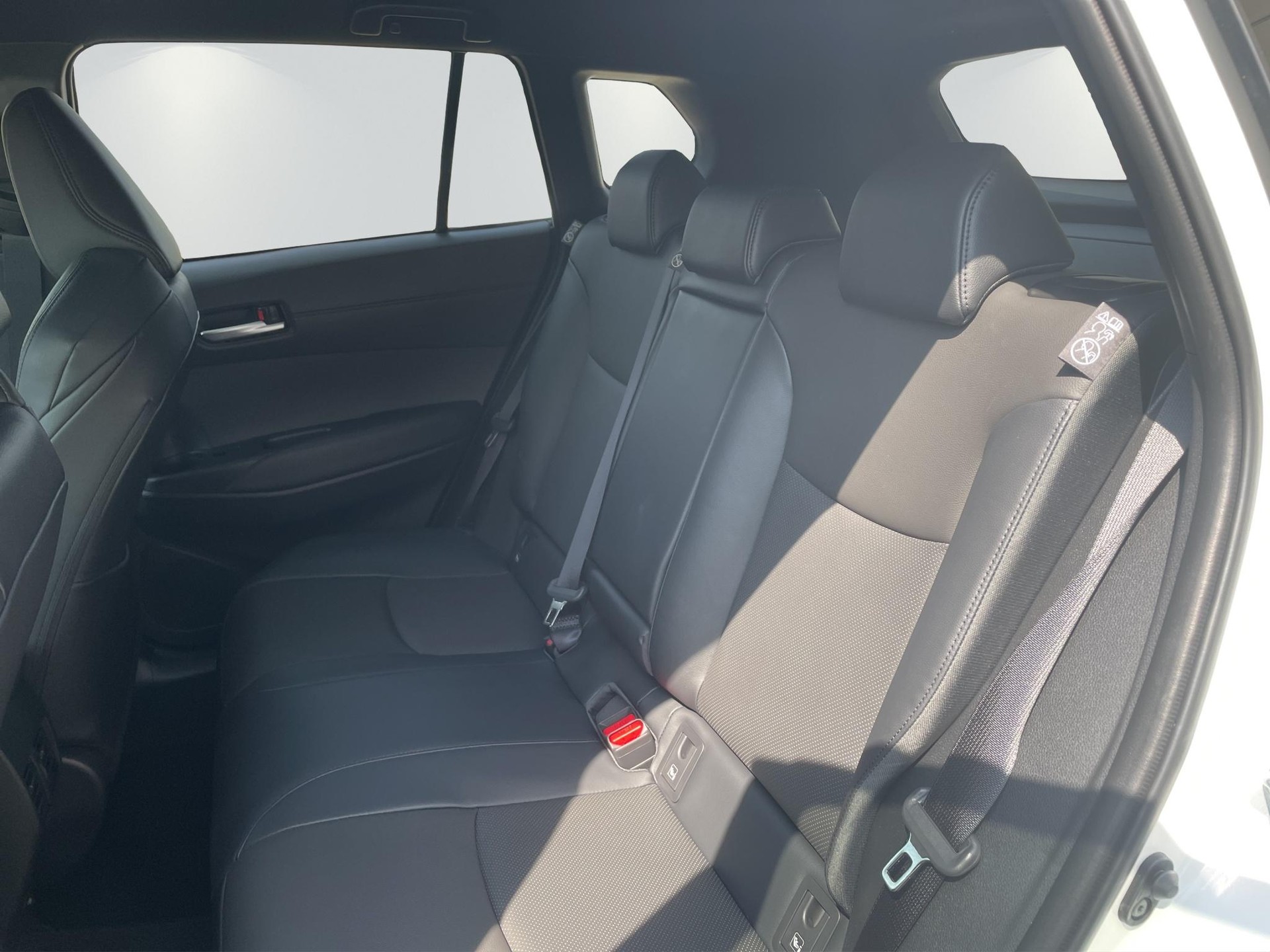 TOYOTA Corolla Cross 2.0 HSD Premium AWD-i-image-12