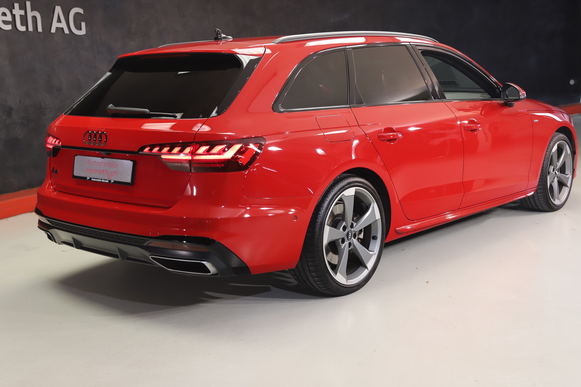 AUDI A4 Avant 45 TFSI S line S-tronic quattro-showroom-element-2