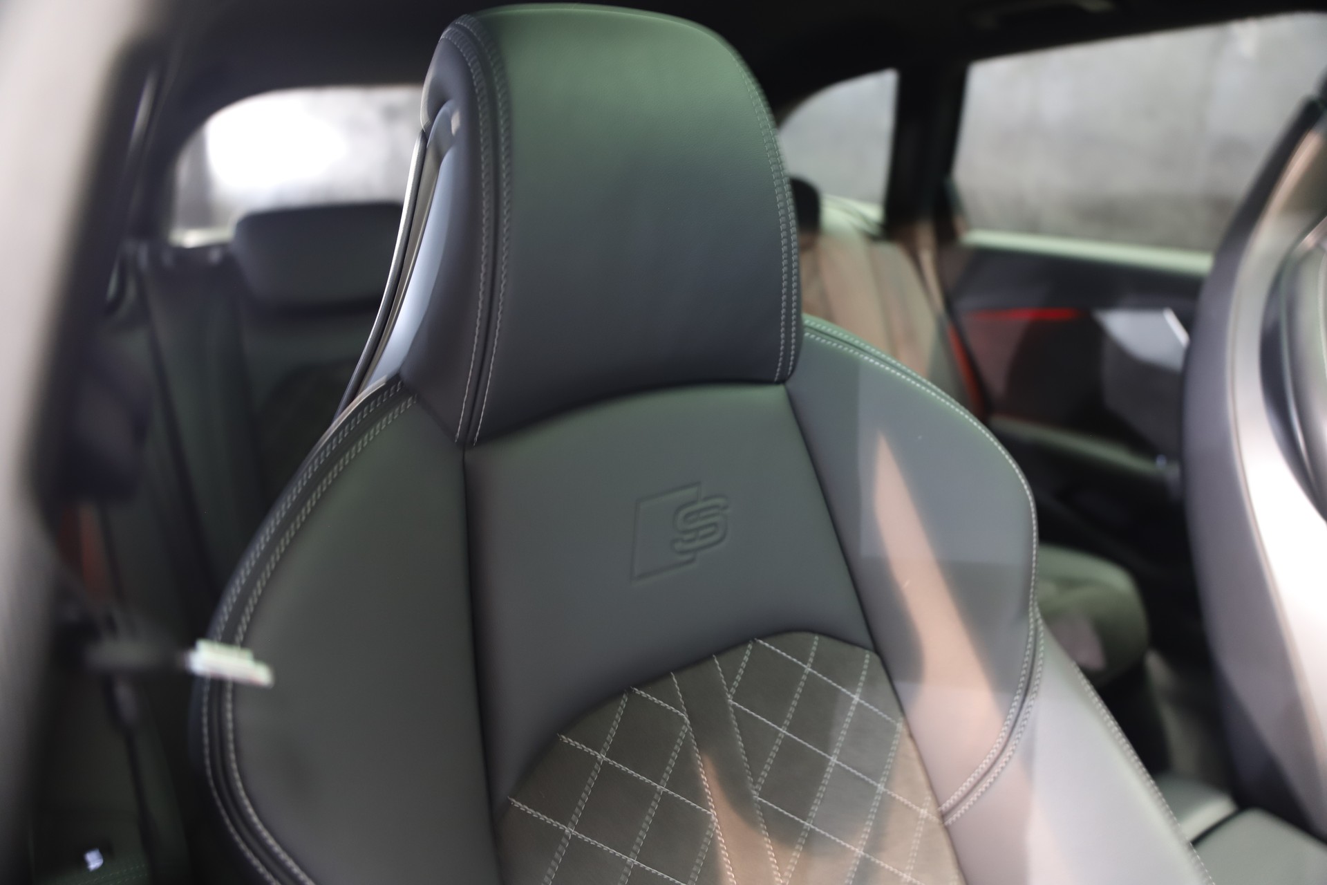AUDI A4 Avant 45 TFSI S line S-tronic quattro-image-12