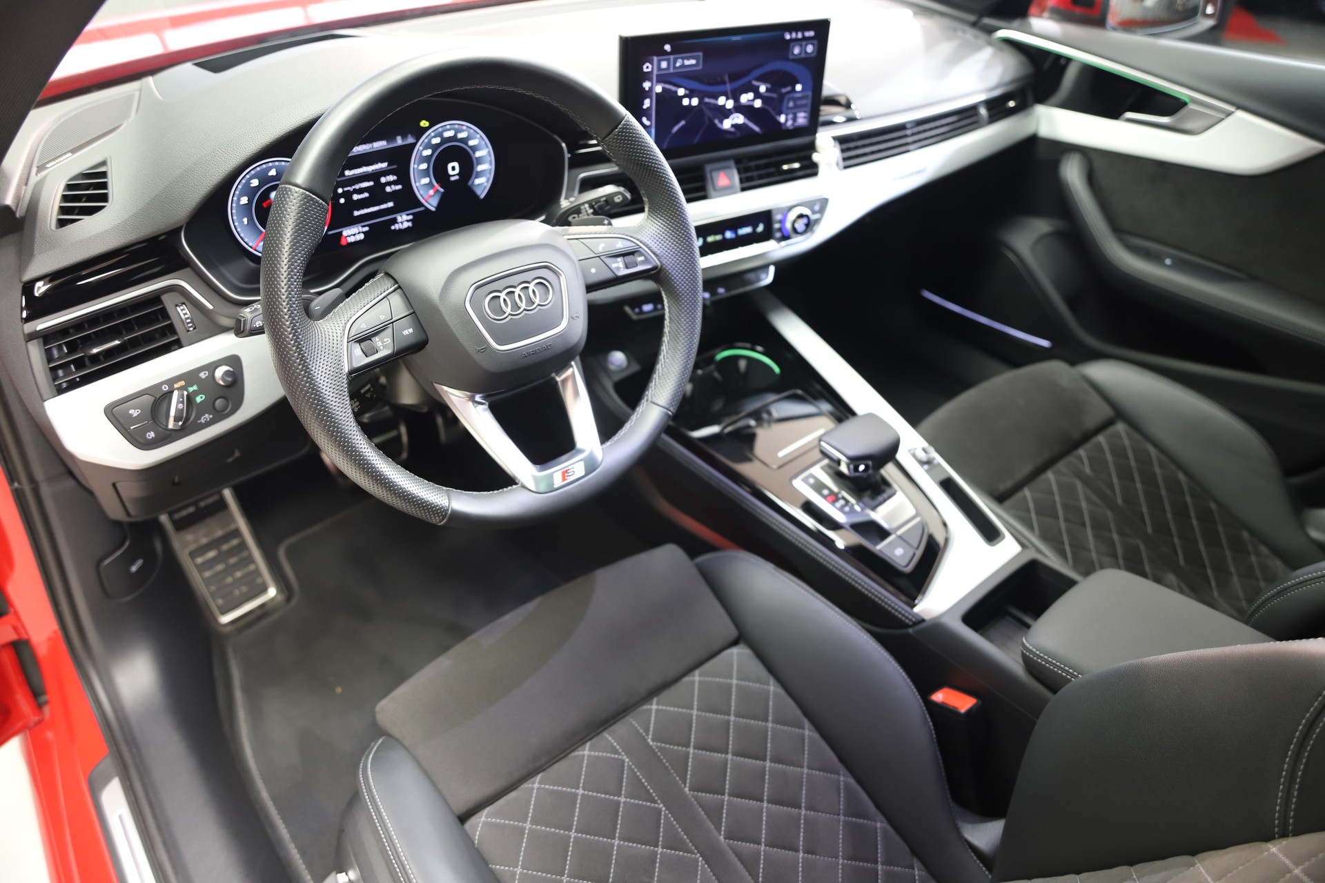 AUDI A4 Avant 45 TFSI S line S-tronic quattro-image-9