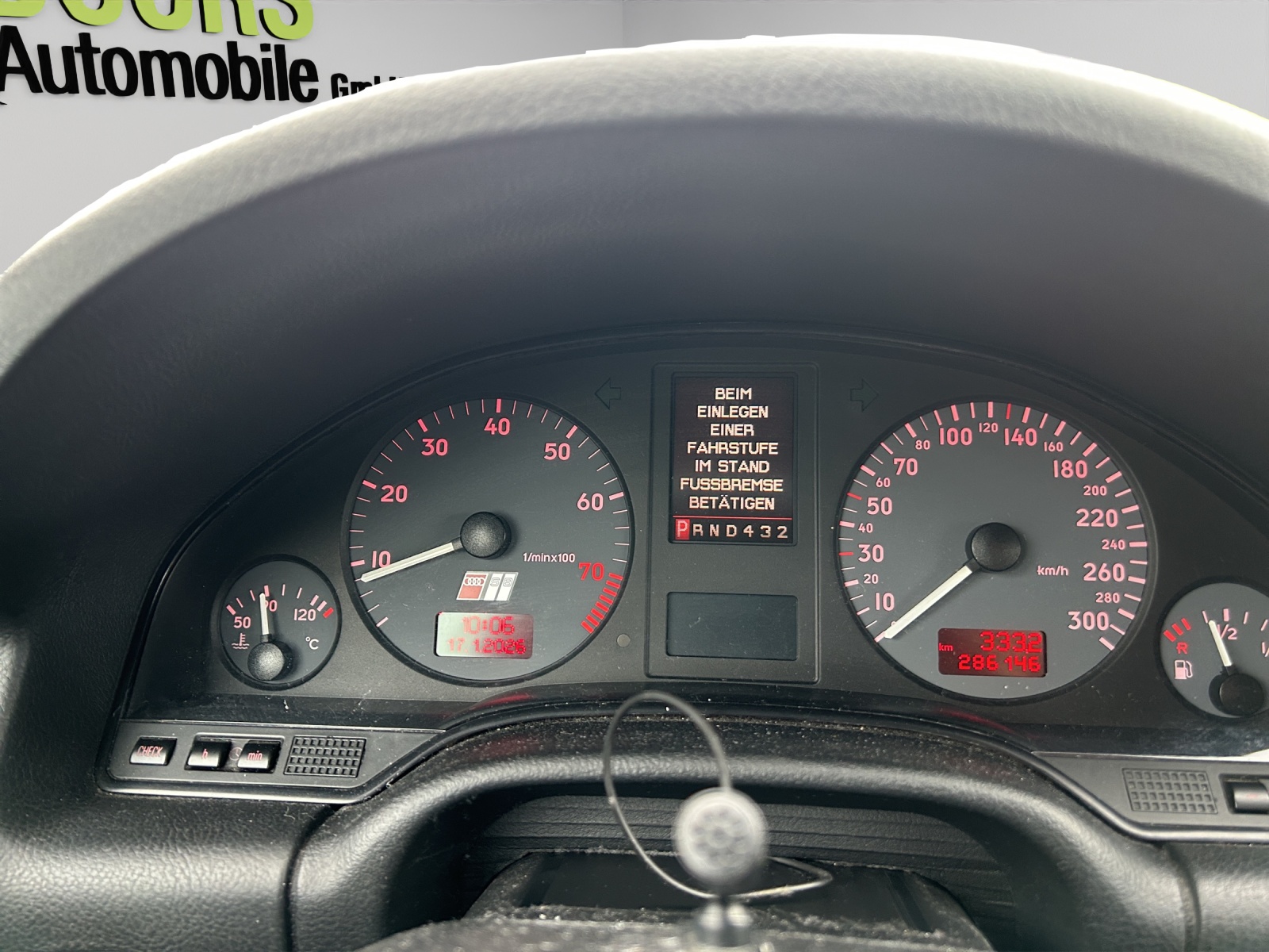 AUDI S8 4.2 quattro-image-28