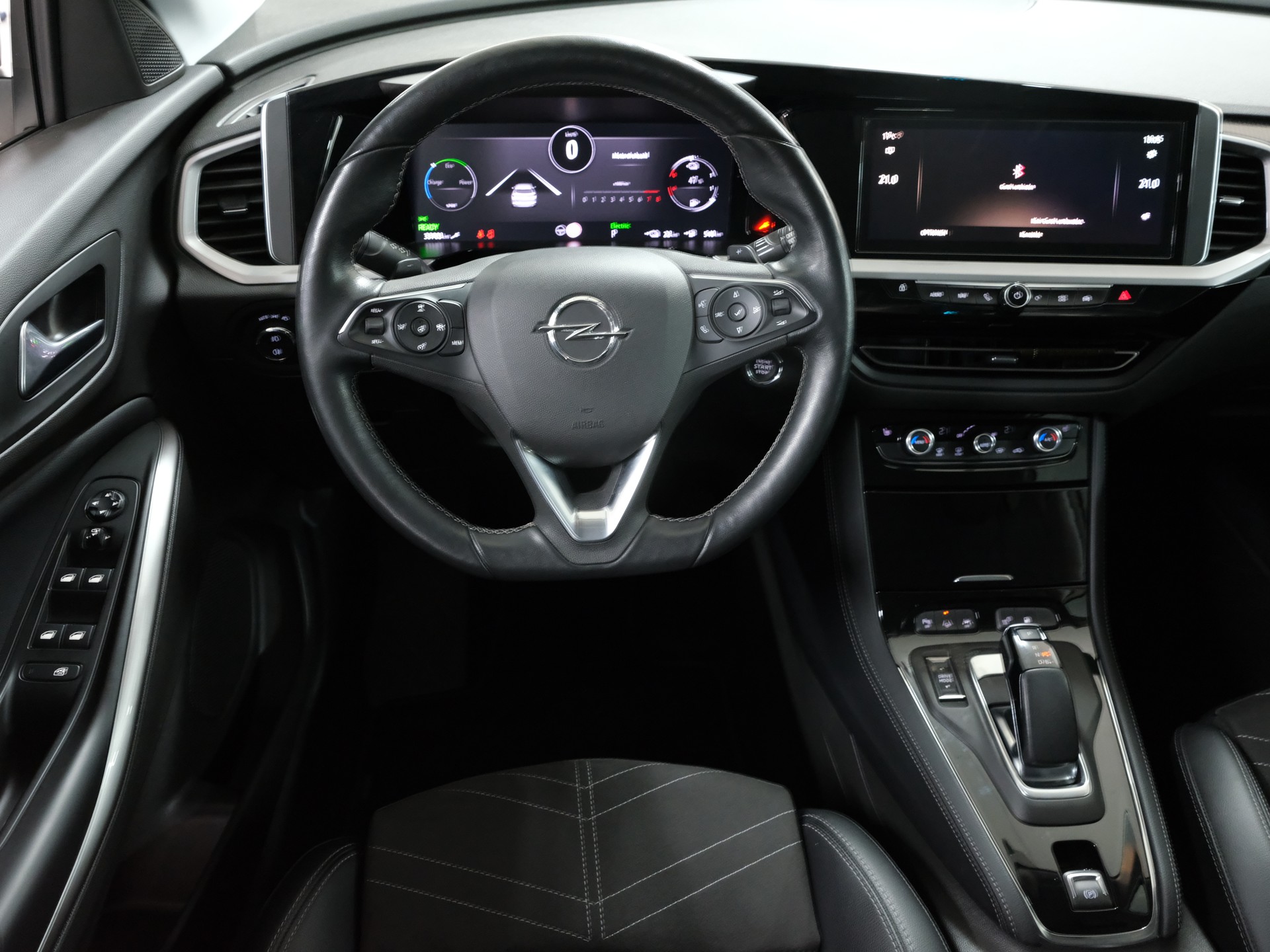 OPEL Grandland 1.6 Hybrid Ultimate Automatik-image-18