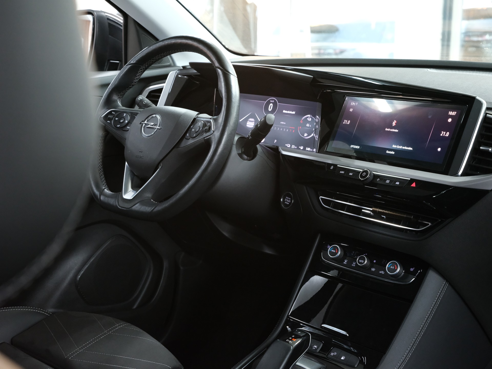 OPEL Grandland 1.6 Hybrid Ultimate Automatik-image-22