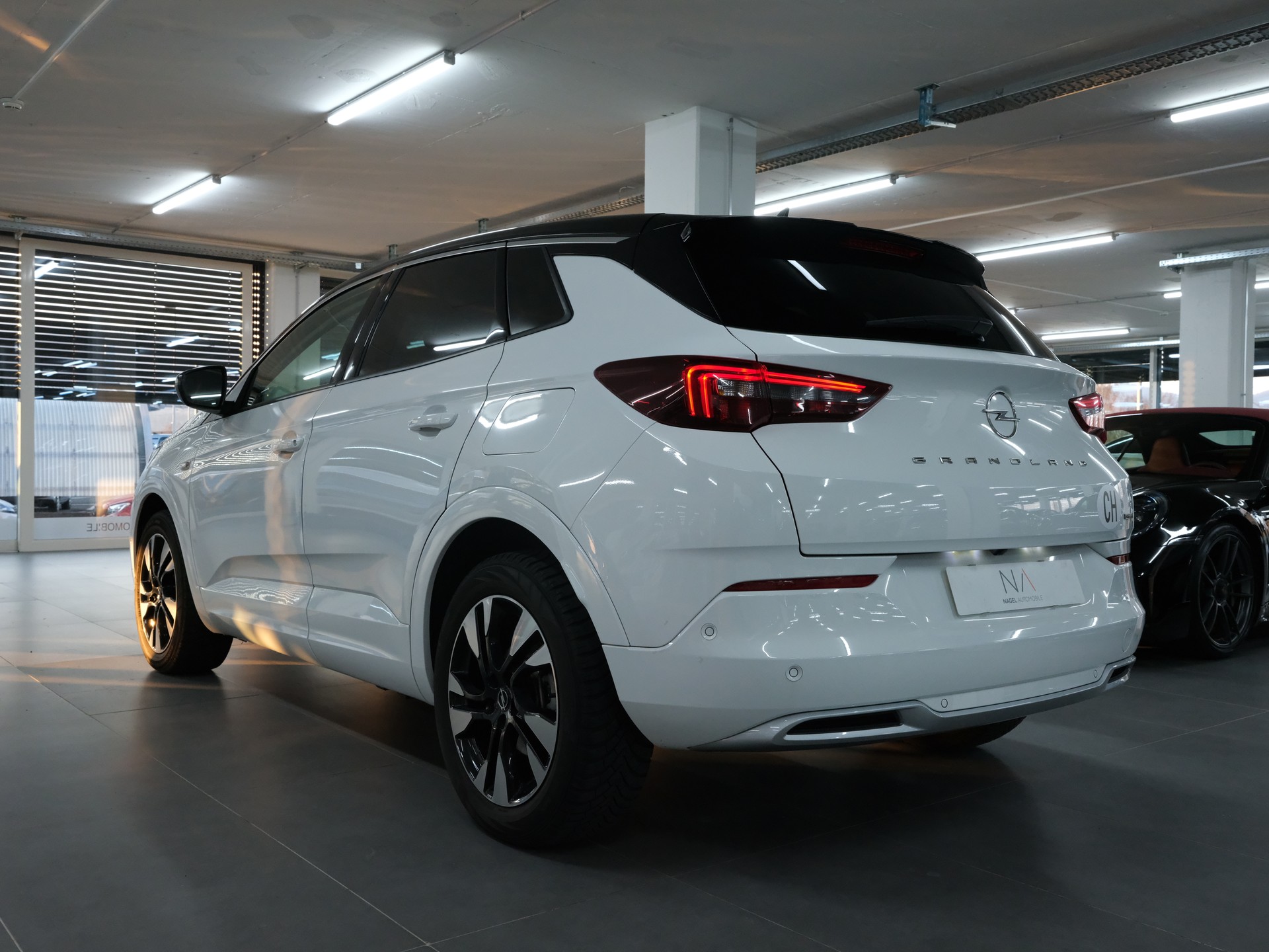 OPEL Grandland 1.6 Hybrid Ultimate Automatik-image-4