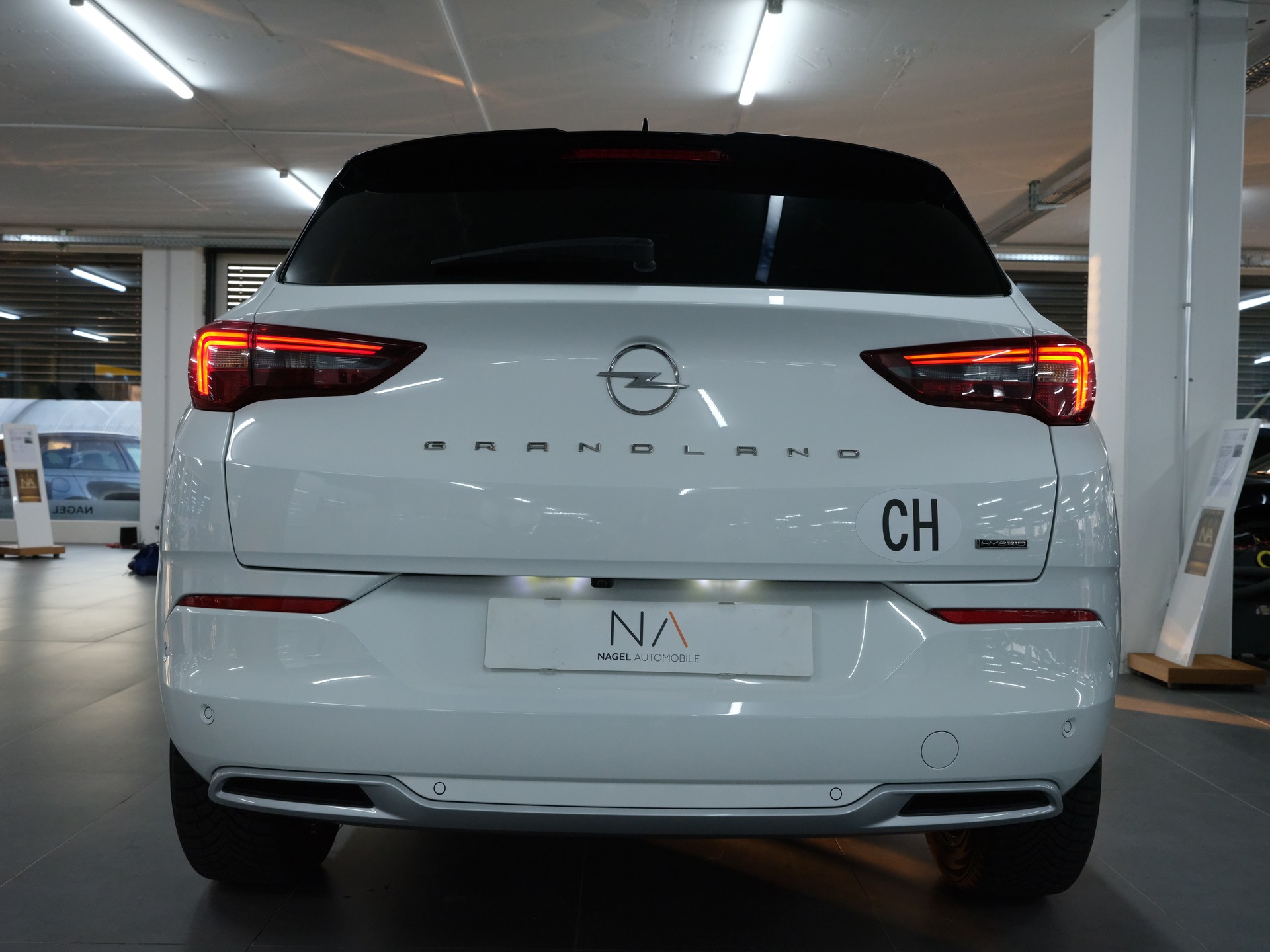 OPEL Grandland 1.6 Hybrid Ultimate Automatik-showroom-element-3