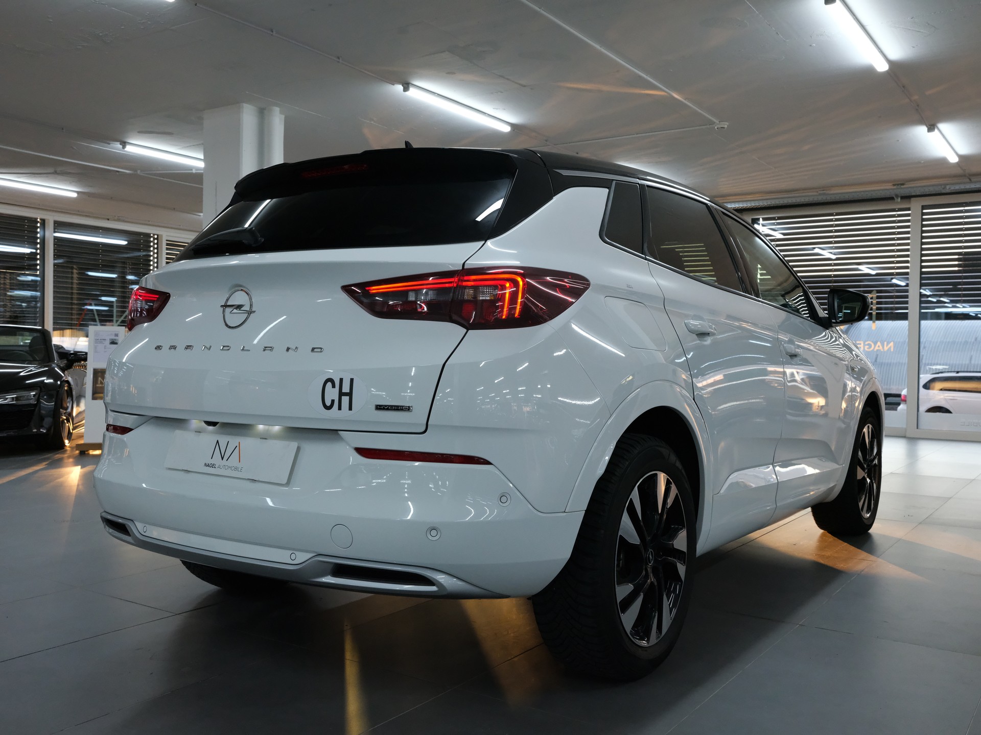 OPEL Grandland 1.6 Hybrid Ultimate Automatik-showroom-element-2