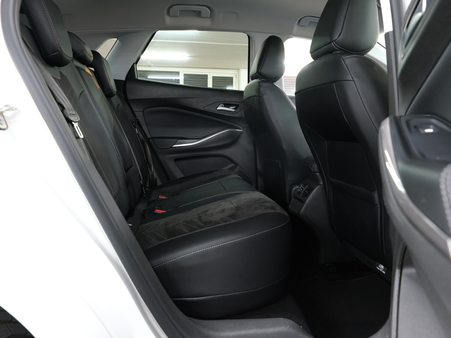 OPEL Grandland 1.6 Hybrid Ultimate Automatik-image-20