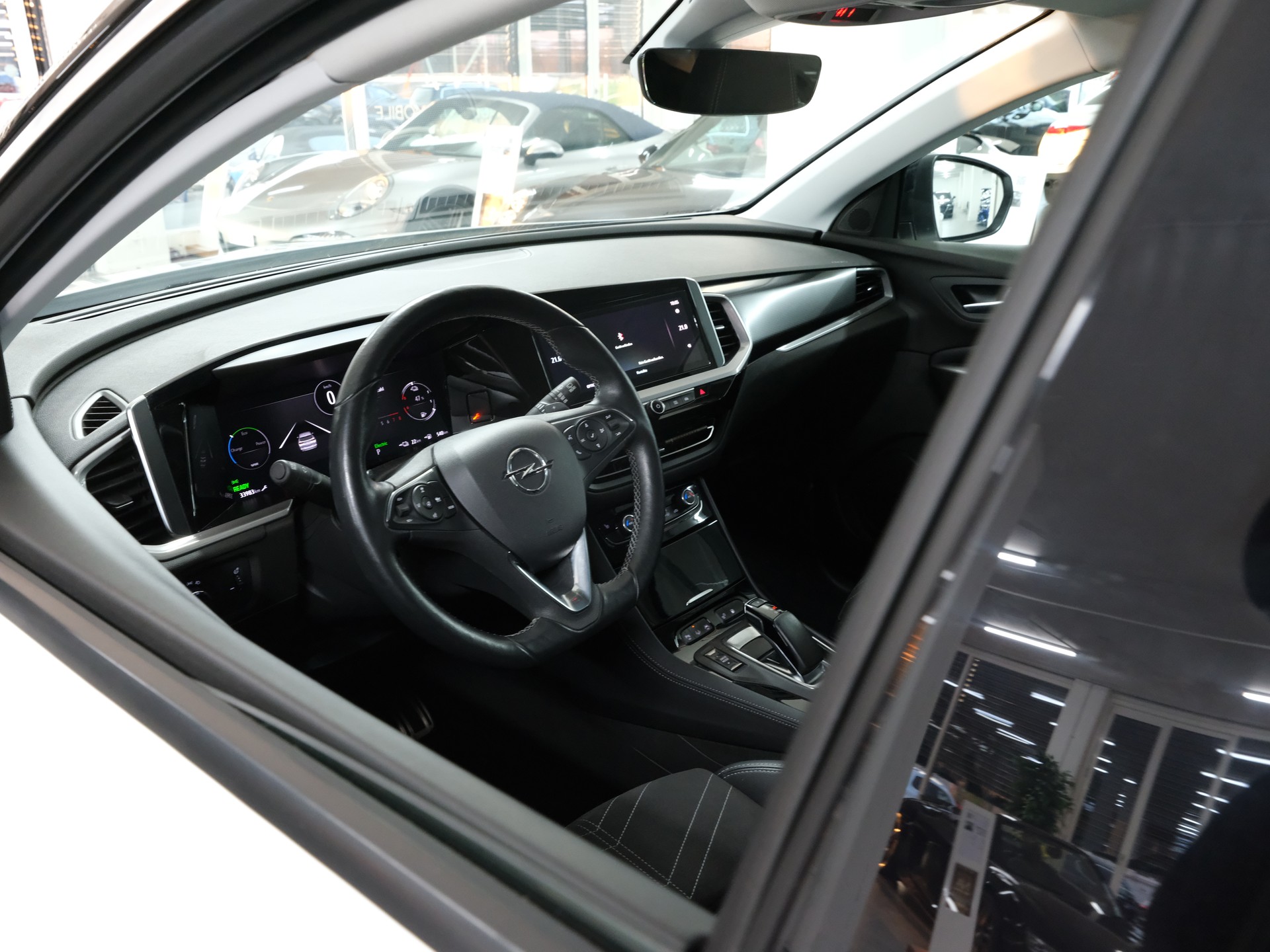 OPEL Grandland 1.6 Hybrid Ultimate Automatik-image-17