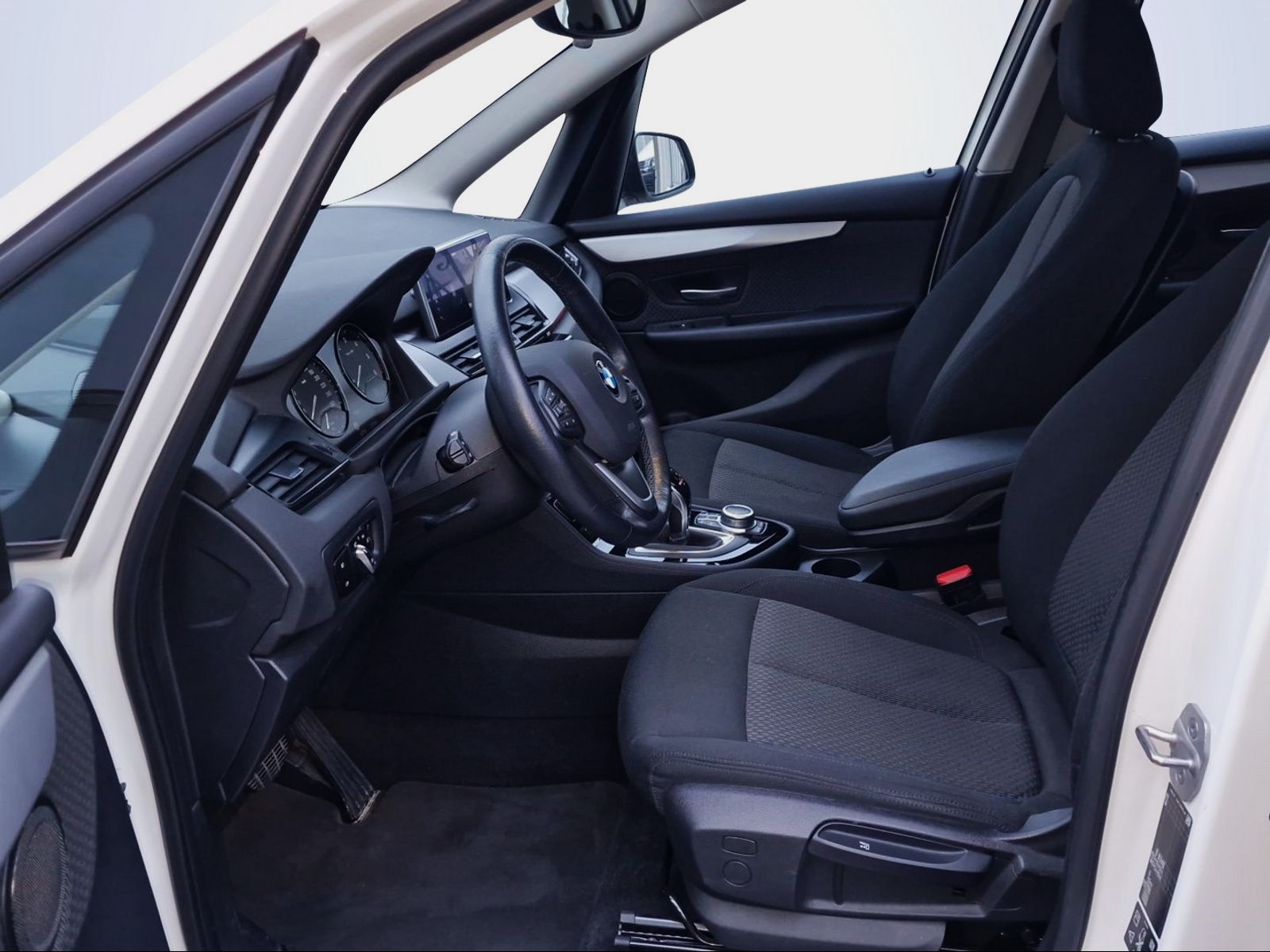 BMW 218d xDrive Gran Tourer Steptronic-image-10