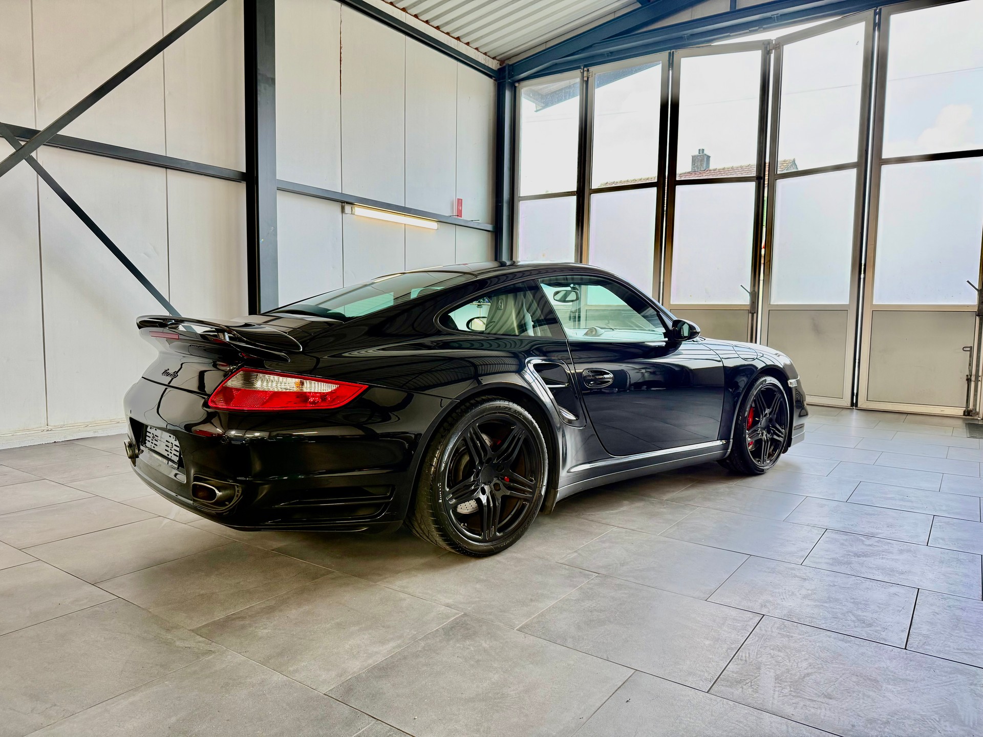 PORSCHE 911 Turbo-image-4