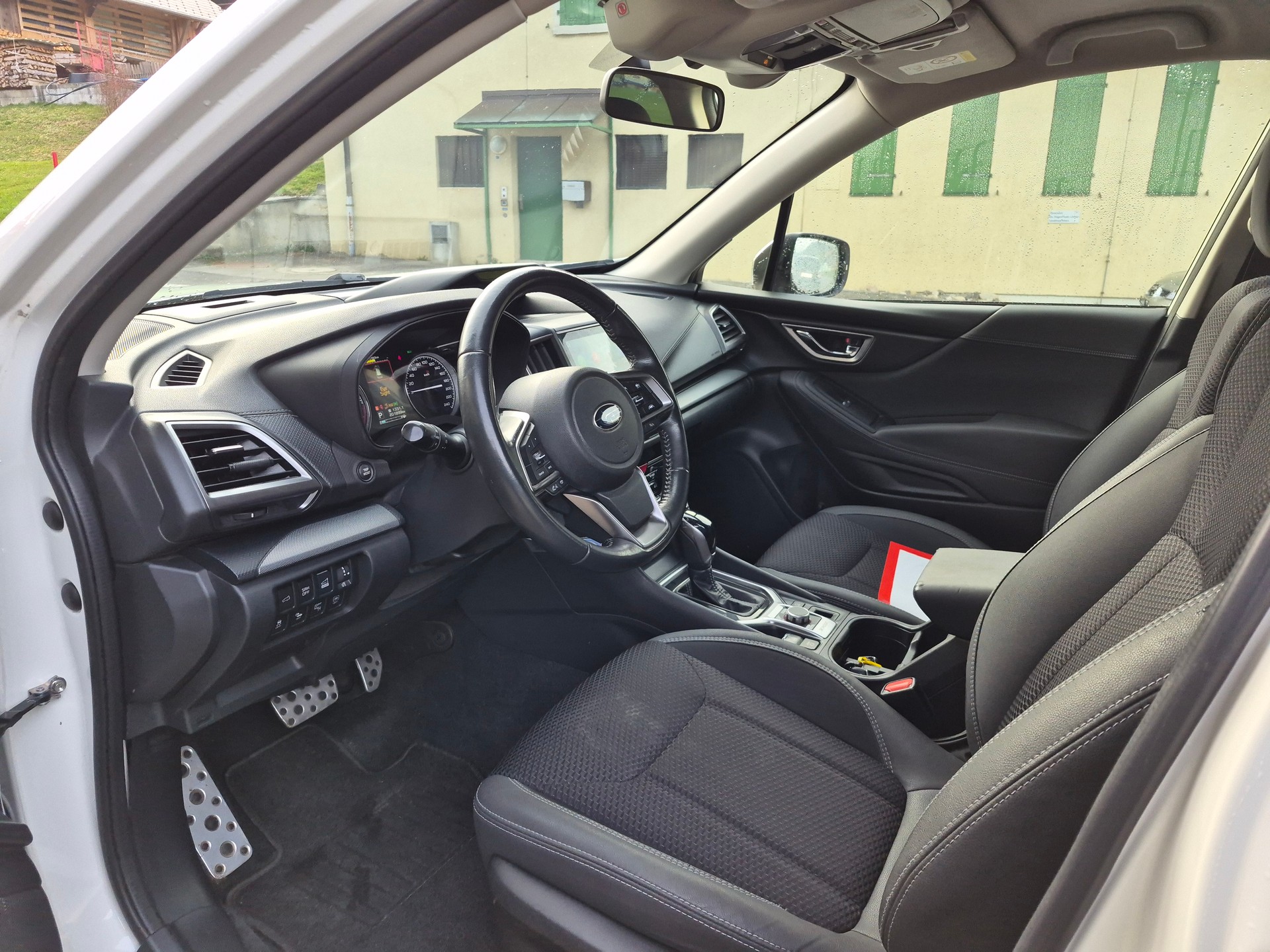 SUBARU Forester 2.0i e-Boxer Swiss Plus Lineartronic-image-8