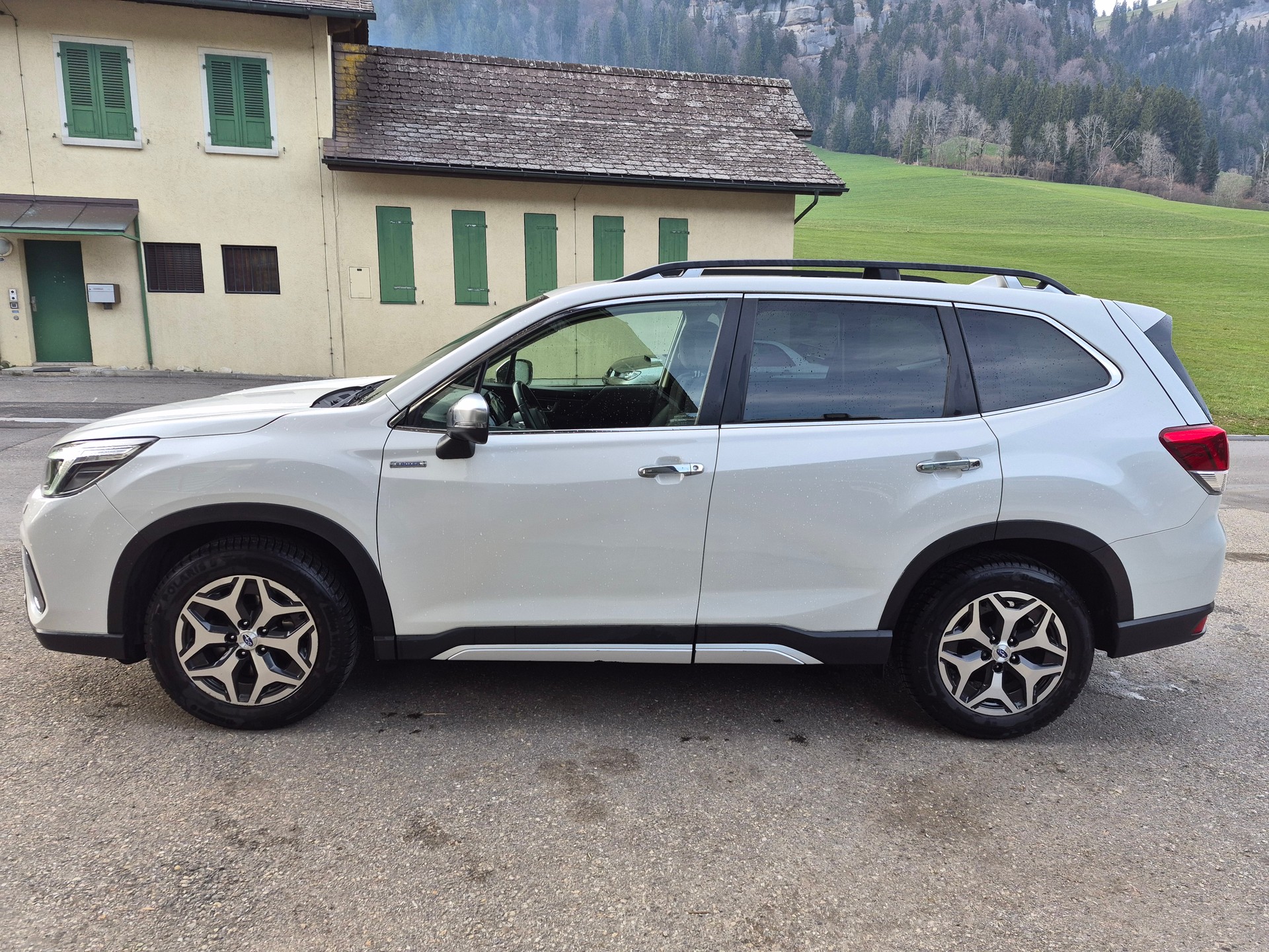 SUBARU Forester 2.0i e-Boxer Swiss Plus Lineartronic-image-7