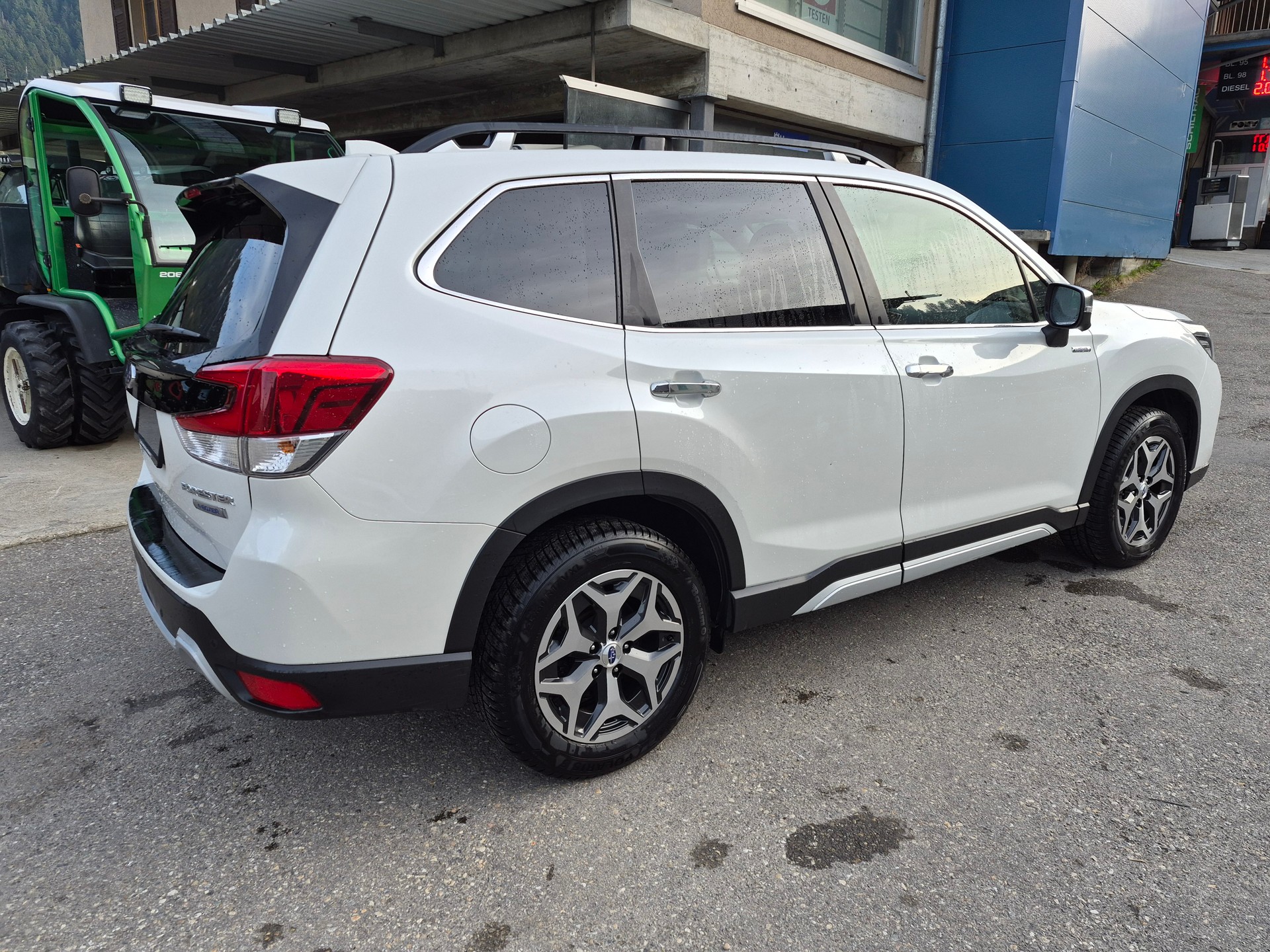 SUBARU Forester 2.0i e-Boxer Swiss Plus Lineartronic-image-4
