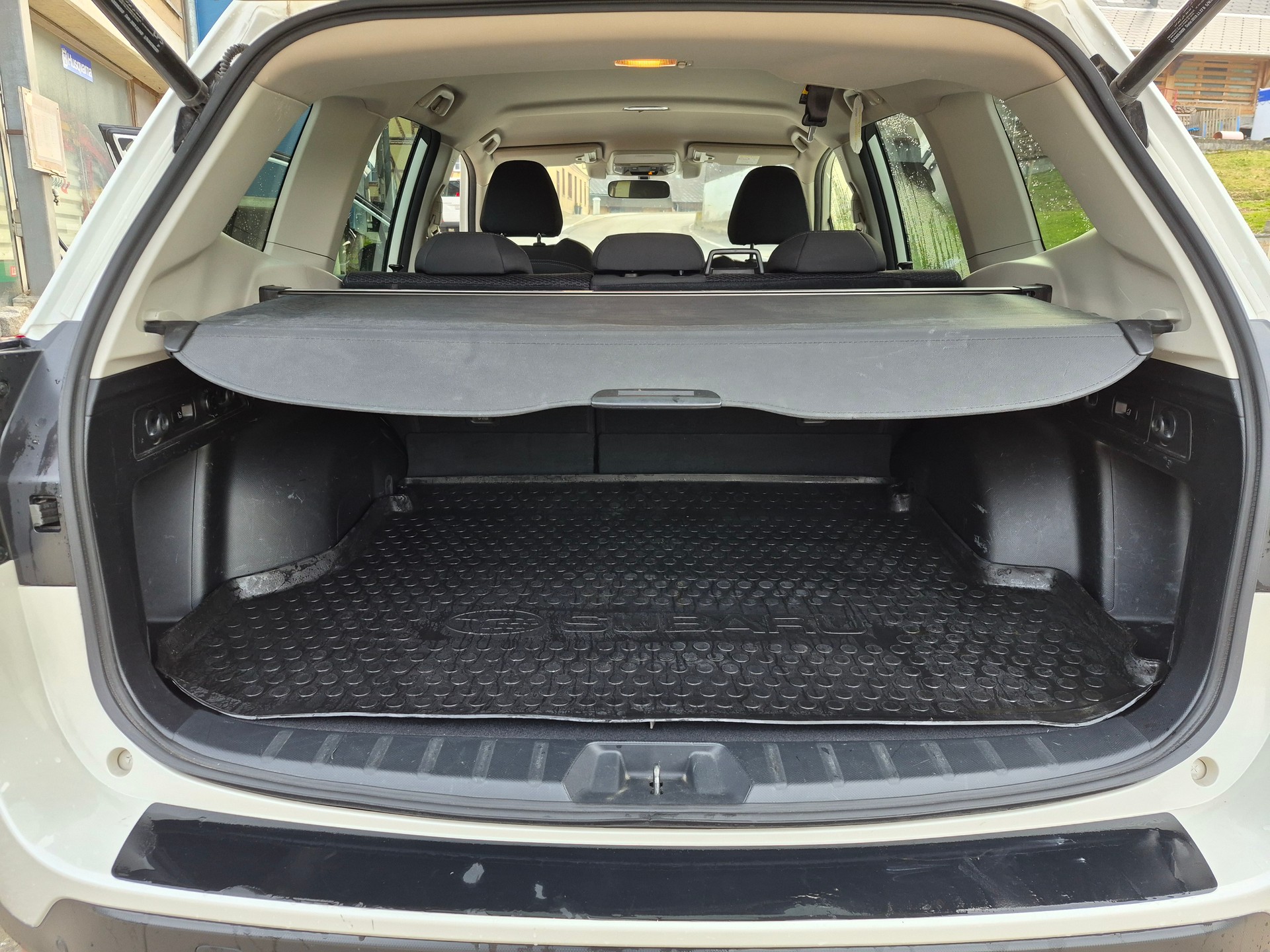 SUBARU Forester 2.0i e-Boxer Swiss Plus Lineartronic-image-10