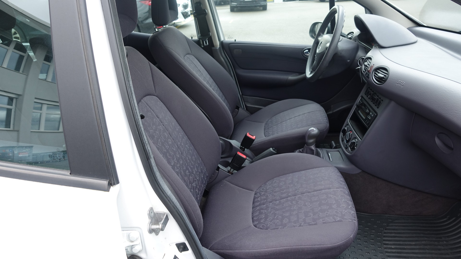 MERCEDES-BENZ A 140 Classic-image-7