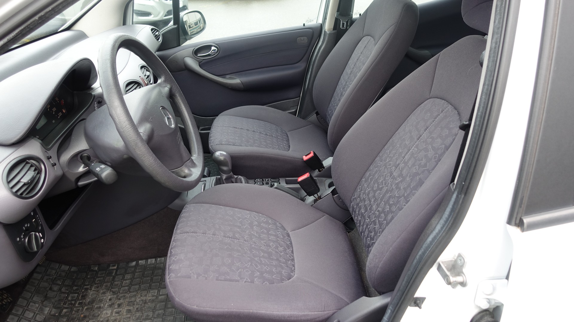 MERCEDES-BENZ A 140 Classic-image-6