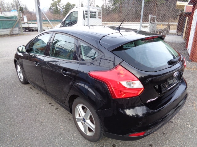 FORD Focus 1.0 SCTi Titanium-image-4