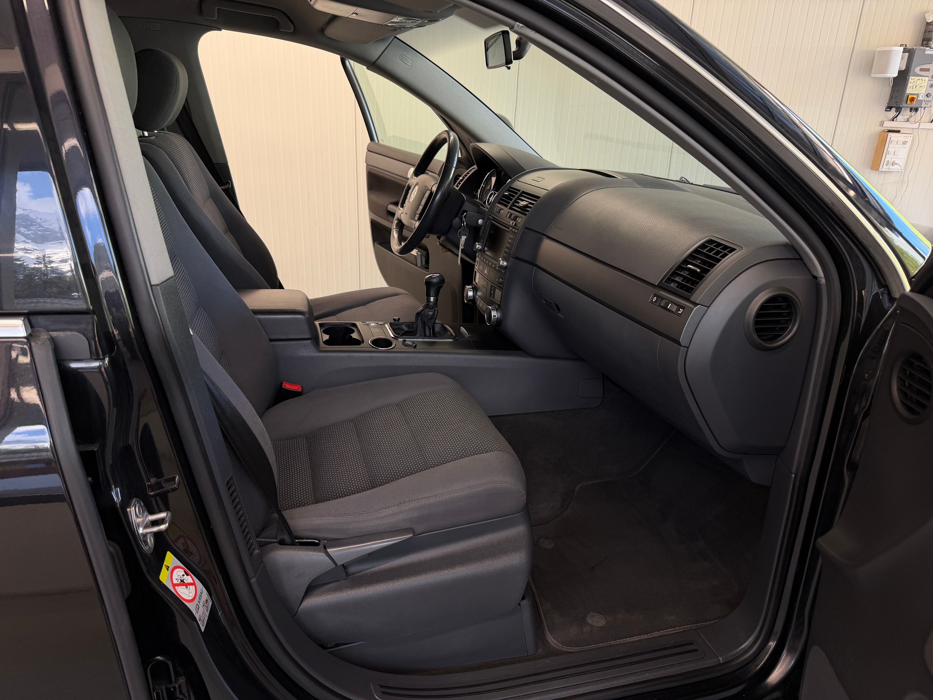 VW Touareg 2.5 TDI 6-Gang-image-18