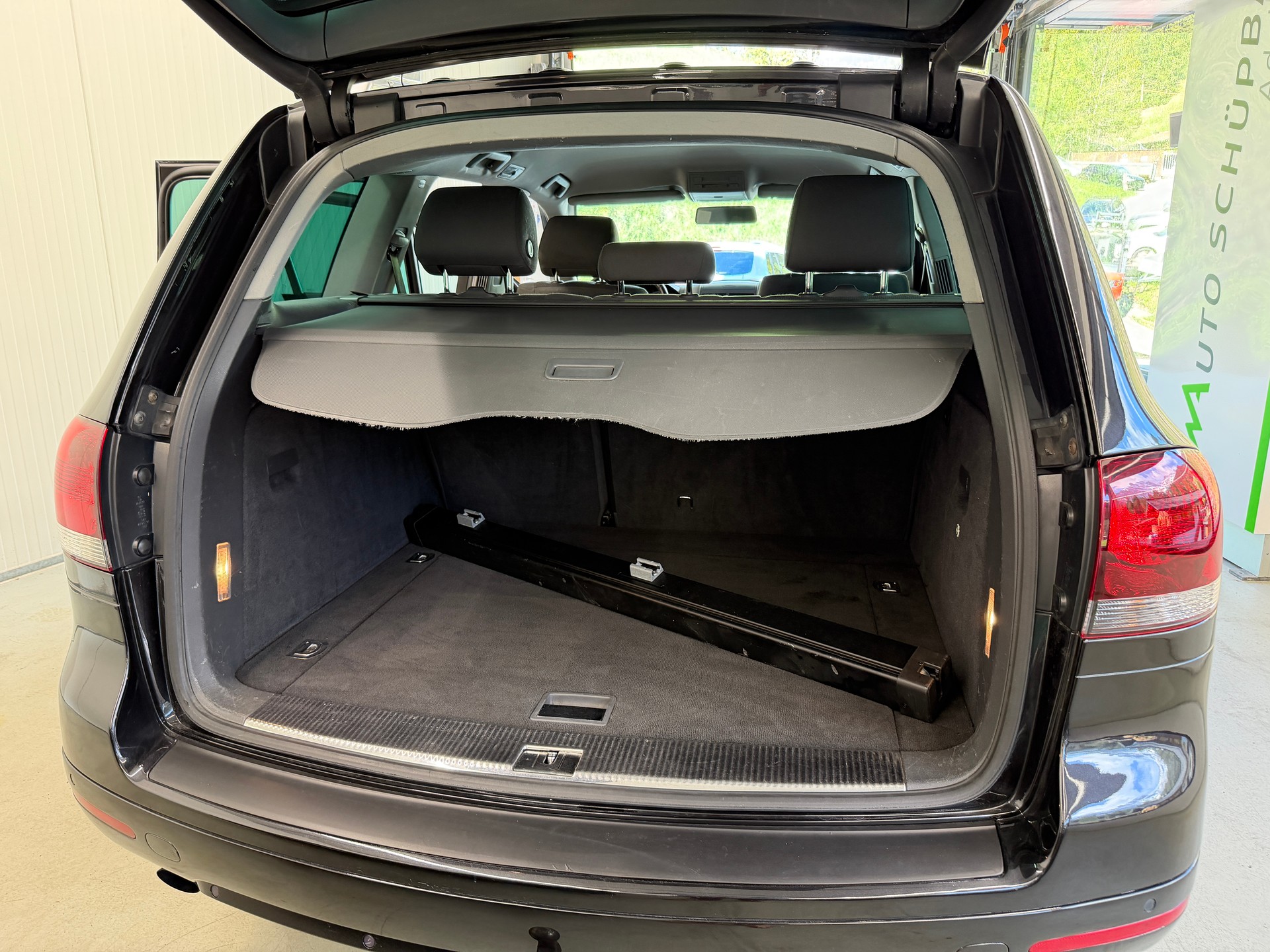 VW Touareg 2.5 TDI 6-Gang-image-16