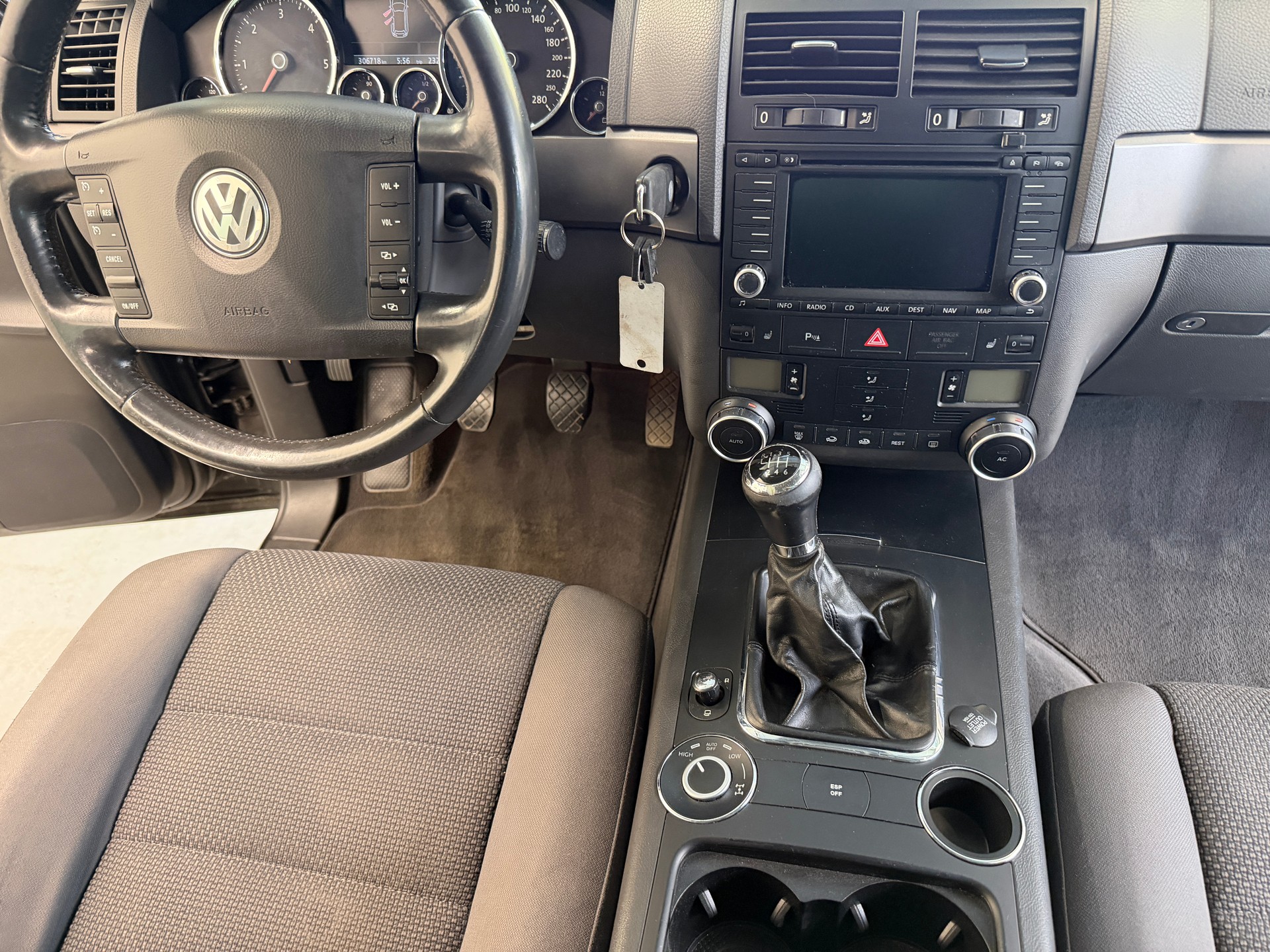 VW Touareg 2.5 TDI 6-Gang-image-21