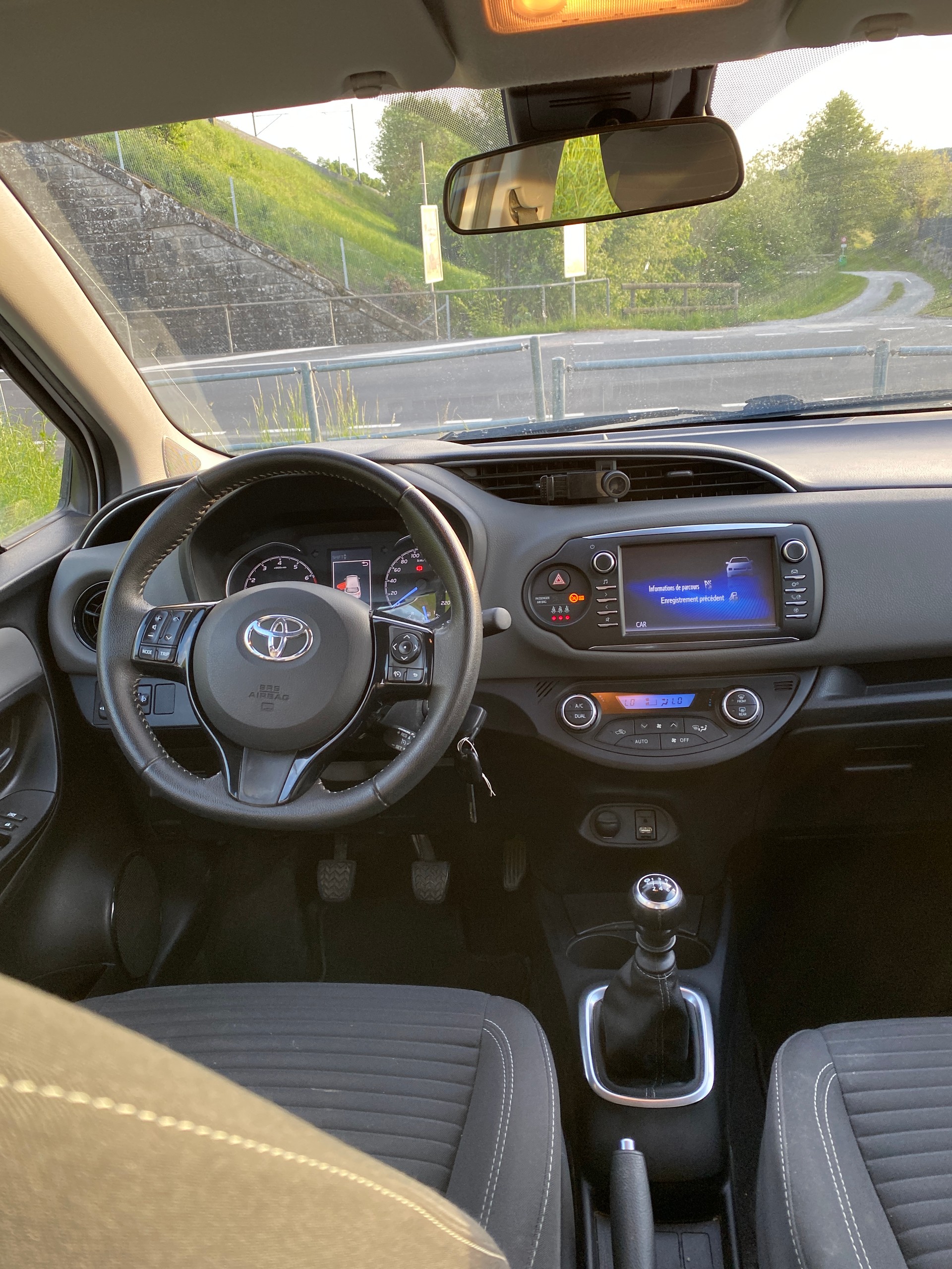 TOYOTA Yaris 1.5 Comfort-image-9